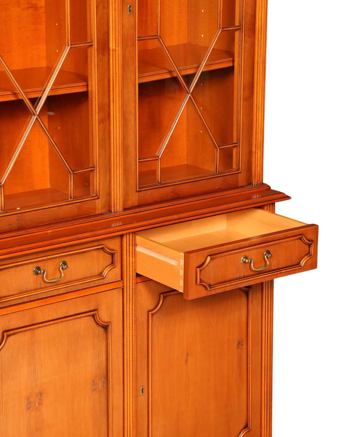 Hauptstadt Möblerei Heldense Vitrinenschrank aus Eibenholz im Antik-Stil mit Glasfront und offener Schublade