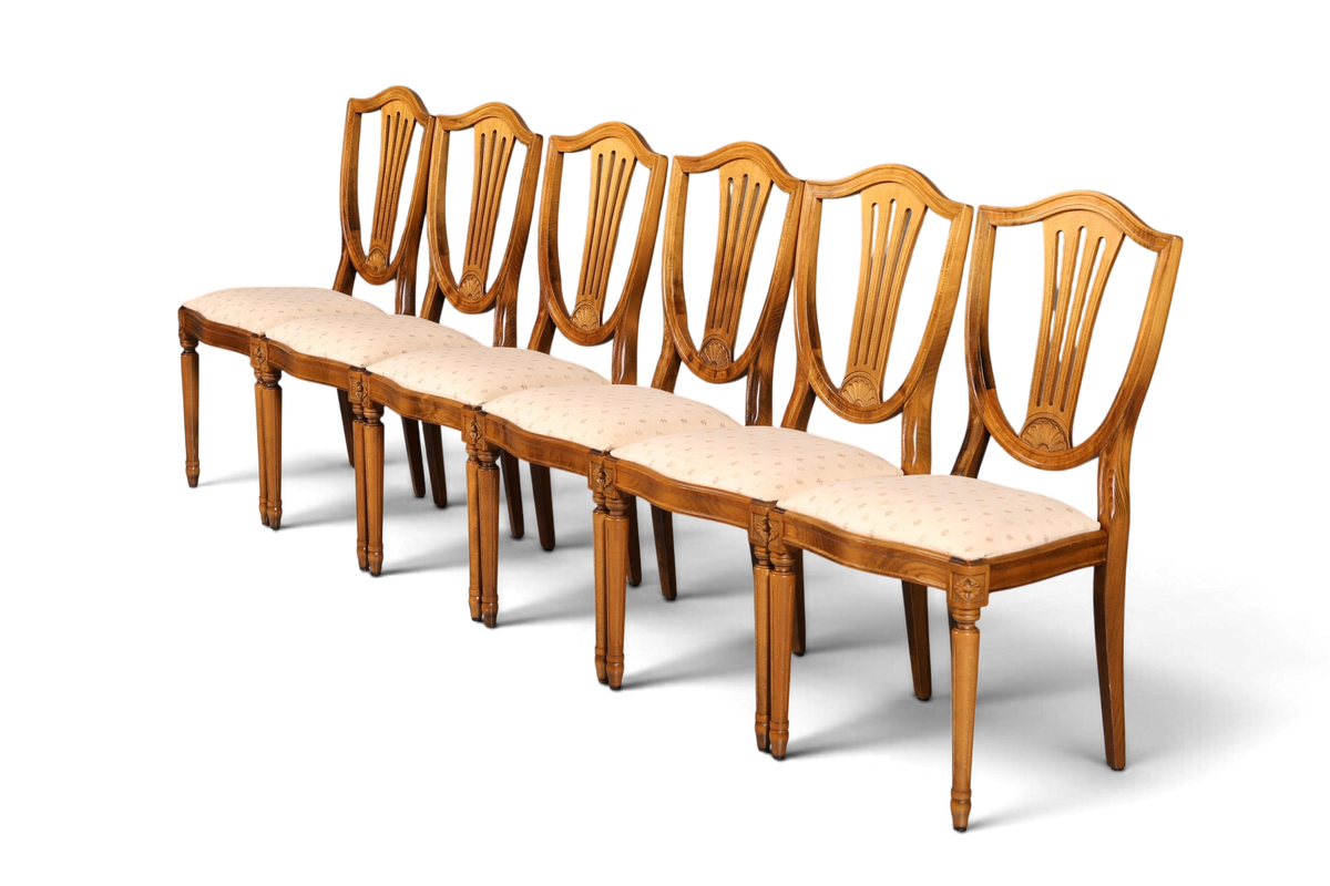 Hauptstadt Möblerei Set aus sechs antiken Esszimmerstühlen im gustavianischen Stil mit hellem Polster und Holzrahmen