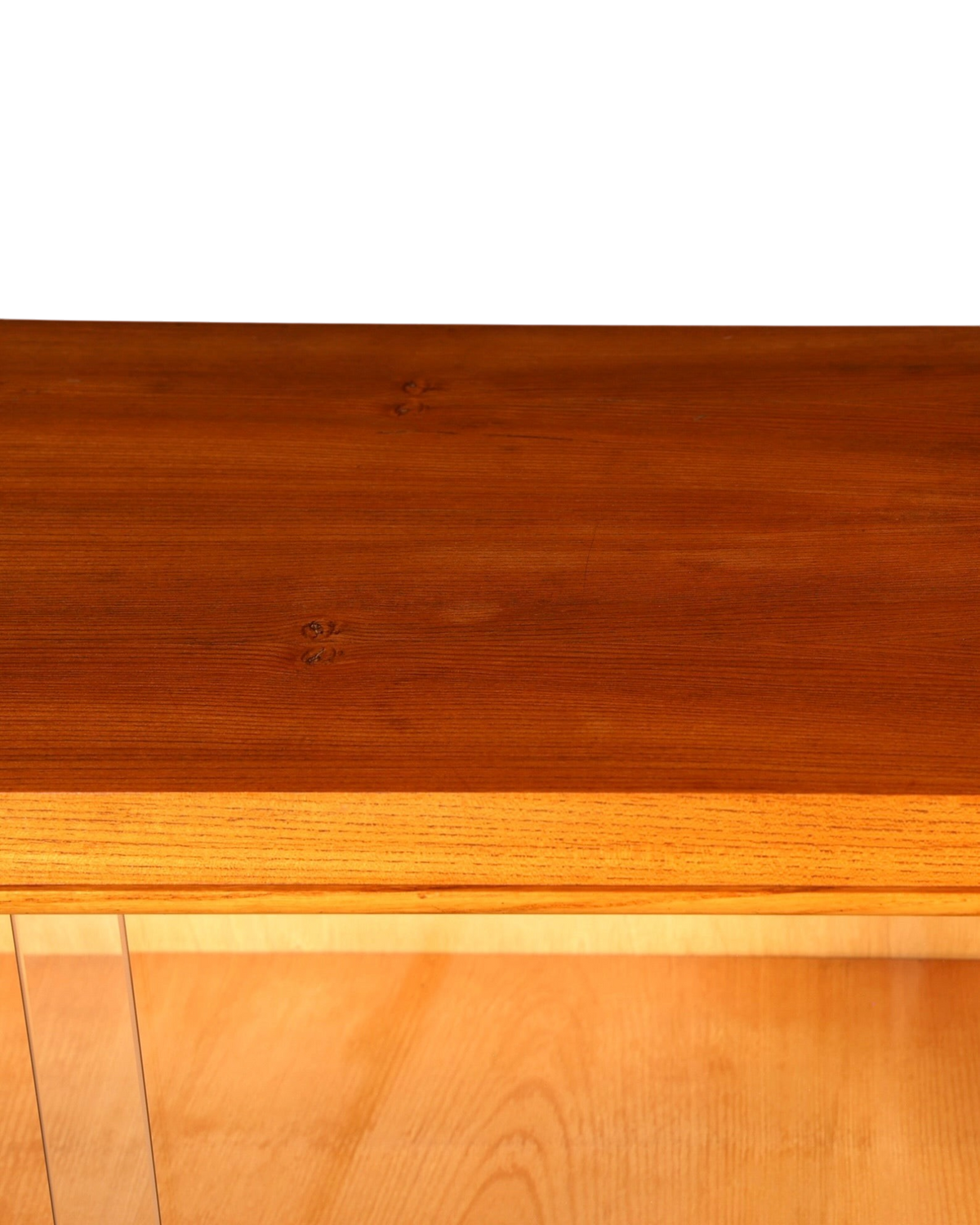 Hauptstadt Möblerei H920 Tischplatte aus warmem, gemasertem Holz mit natürlicher Textur und glattem Finish