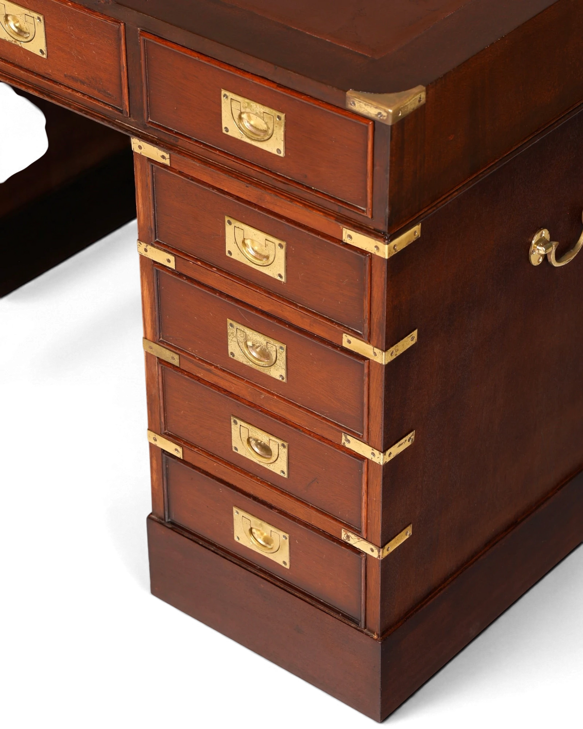 Hauptstadt Möblerei maritimer Military Chest Schreibtisch aus dunklem Holz mit Messingbeschlägen und Lederauflage