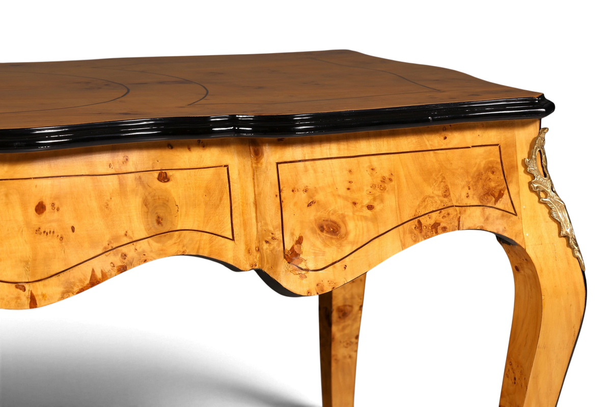 Hauptstadt Möblerei Schreibtisch im Louis XV Stil aus Massivholz mit geschwungenen Beinen und edlen Intarsien