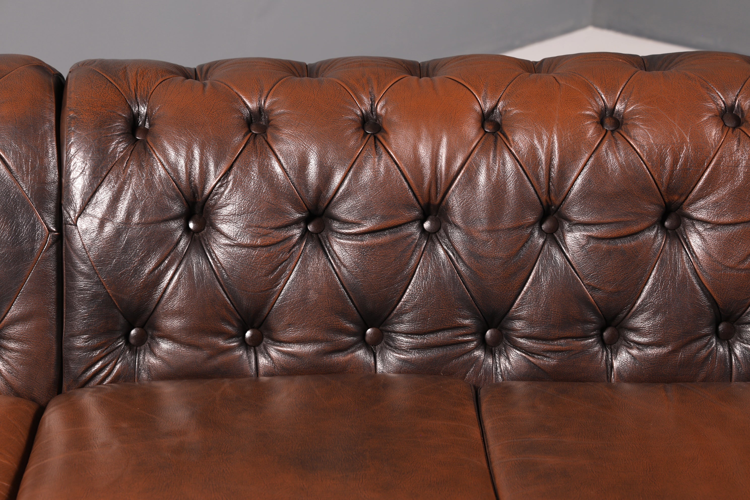 Edles Original Chesterfield Sofa Ecksofa mit Hocker Echt Leder Englisch Eckcouch Leder Couch Antik Vintage