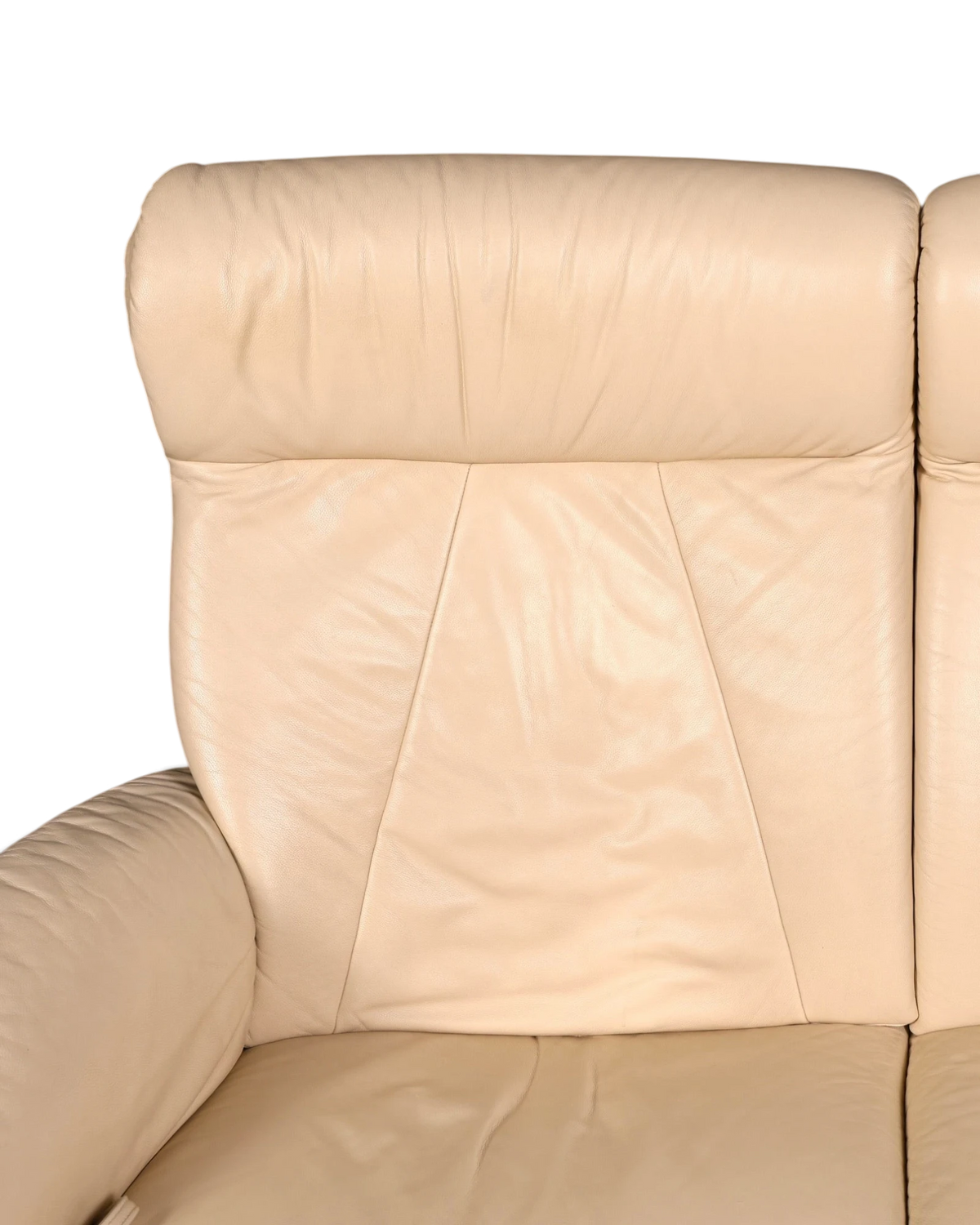 Hauptstadt Möblerei H851 Sofa in hellem Beige mit hochwertigem Lederbezug und markanter Rückenlehnennaht