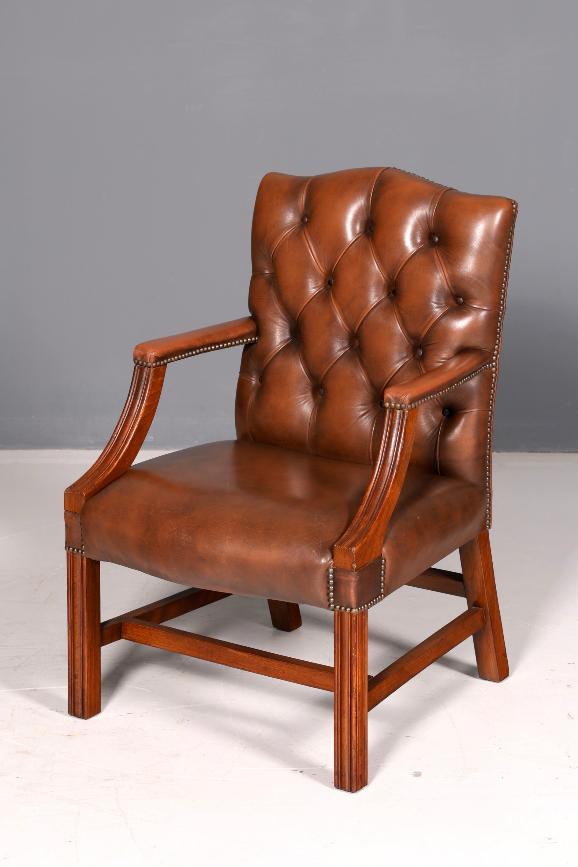 Wunderschöner Original Chesterfield Armlehnstuhl Braun Echt Leder Englisch Herrensessel Schreibtischstuhl Sekretär Stuhl Bürostuhl Antik 2 von 2