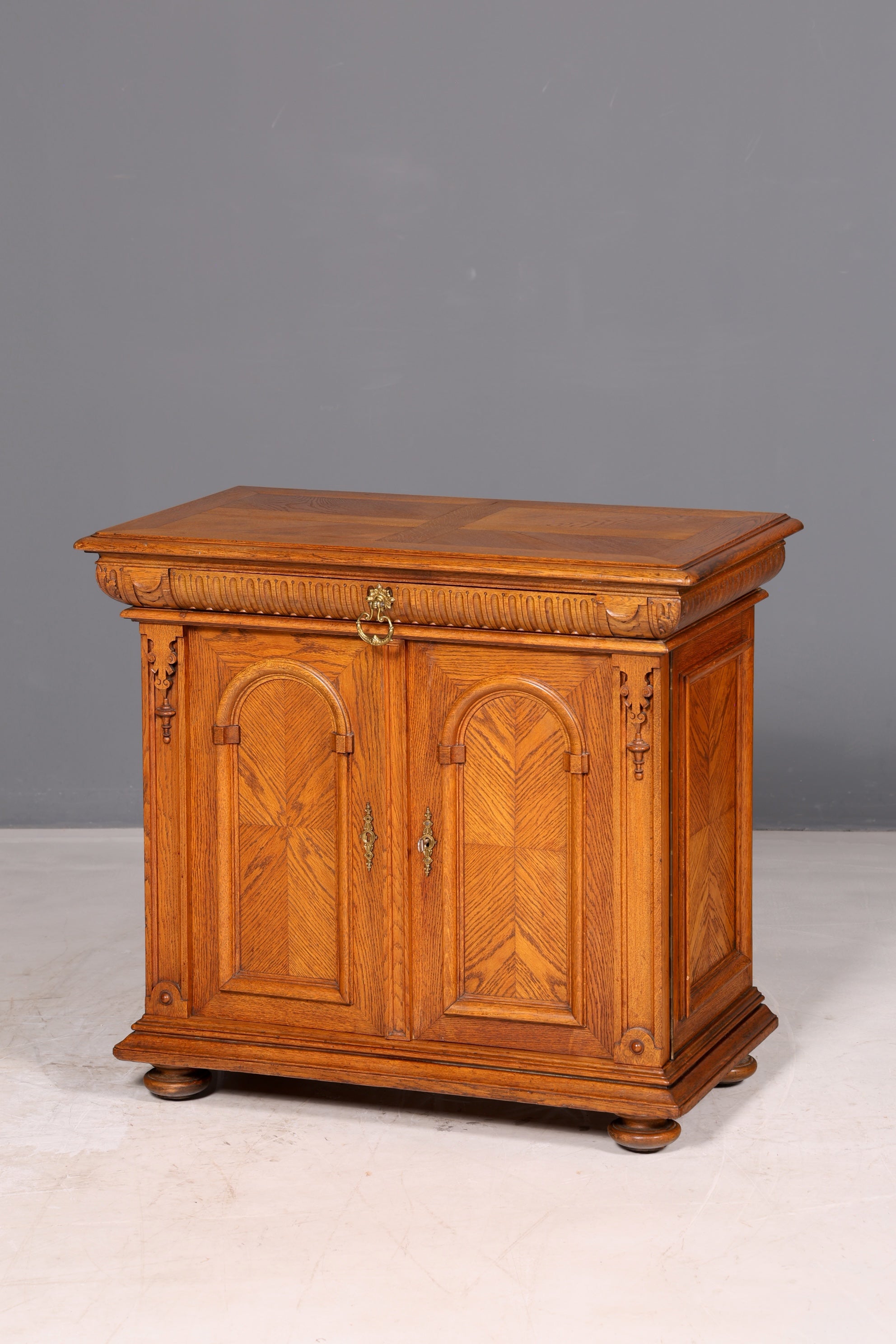Magnifique armoire de l’époque Gründerzeit, buffet bas, commode ancienne Louis-Philippe, vaisselier, vertiko