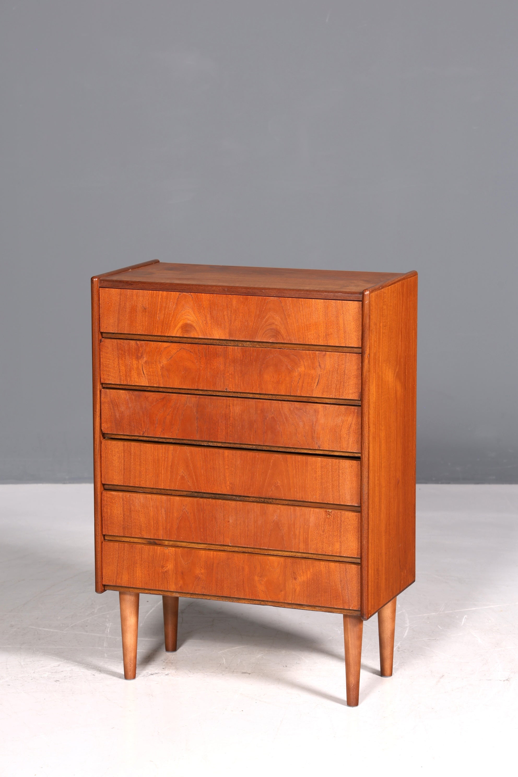 Magnifique commode vintage des années 60/70, design danois, style années 60/70.