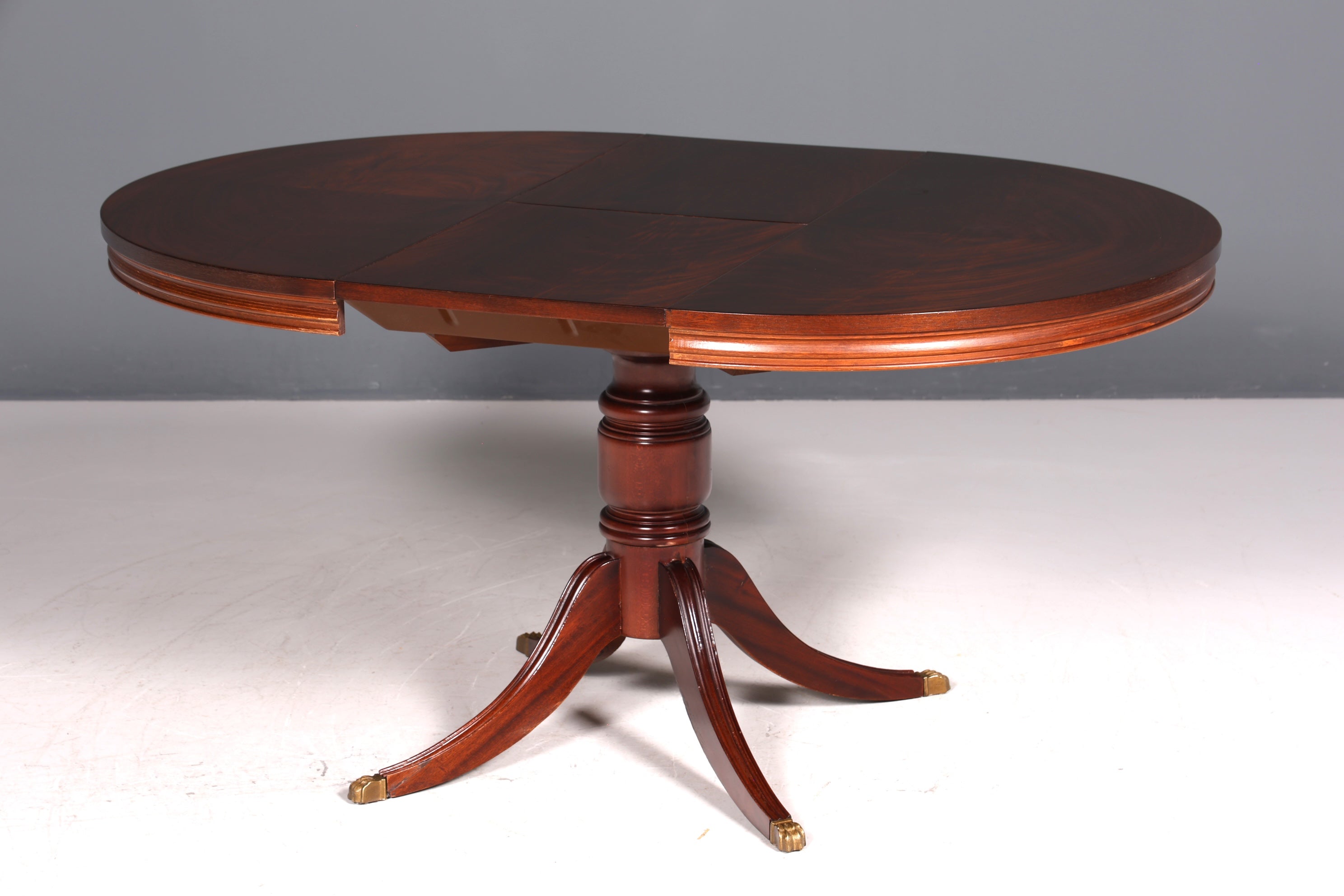 Belle table de salle à manger extensible anglaise, style antique, table de cuisine des années 60