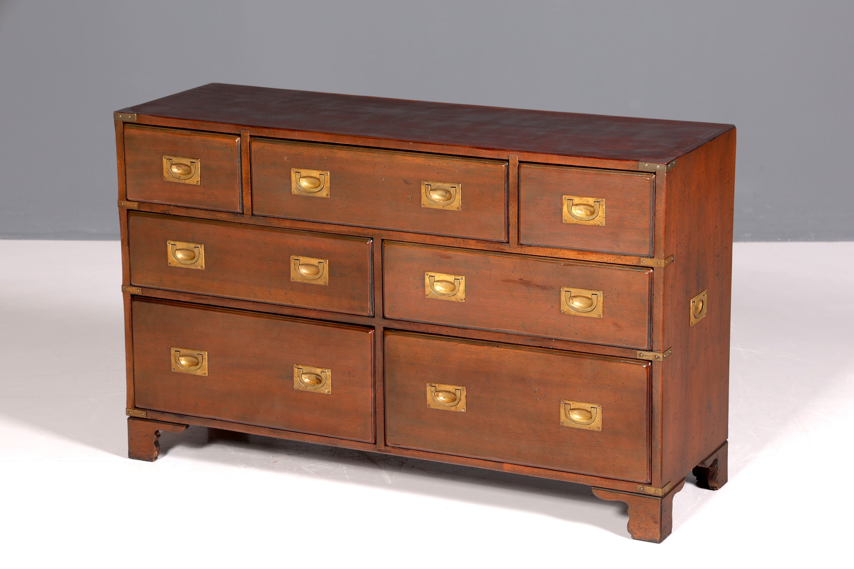 Buffet maritime onirique, coffre de navire anglais, meuble ancien anglais, coffre militaire