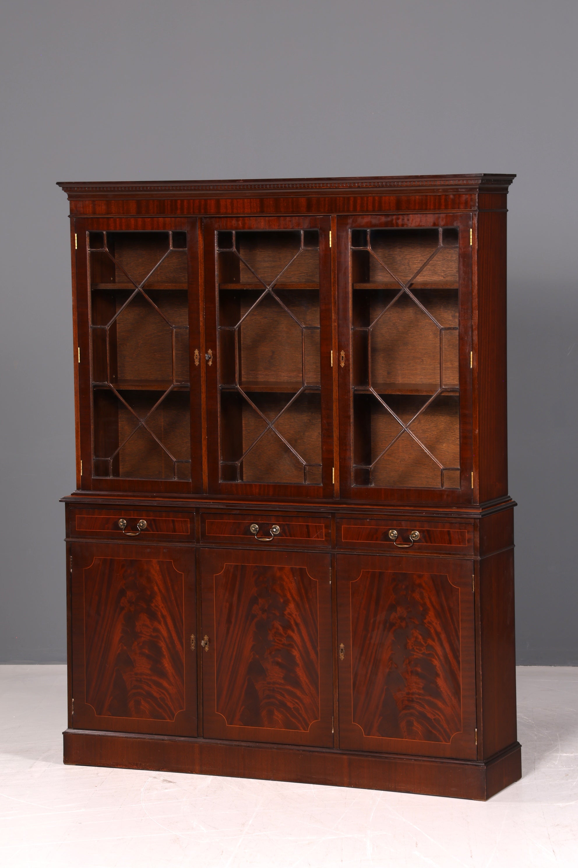Wunderschöne Englische Vitrine Mahagoni Bibliothek Bücherschrank Buffet Schrank 60er Glasvitrine Vintage
