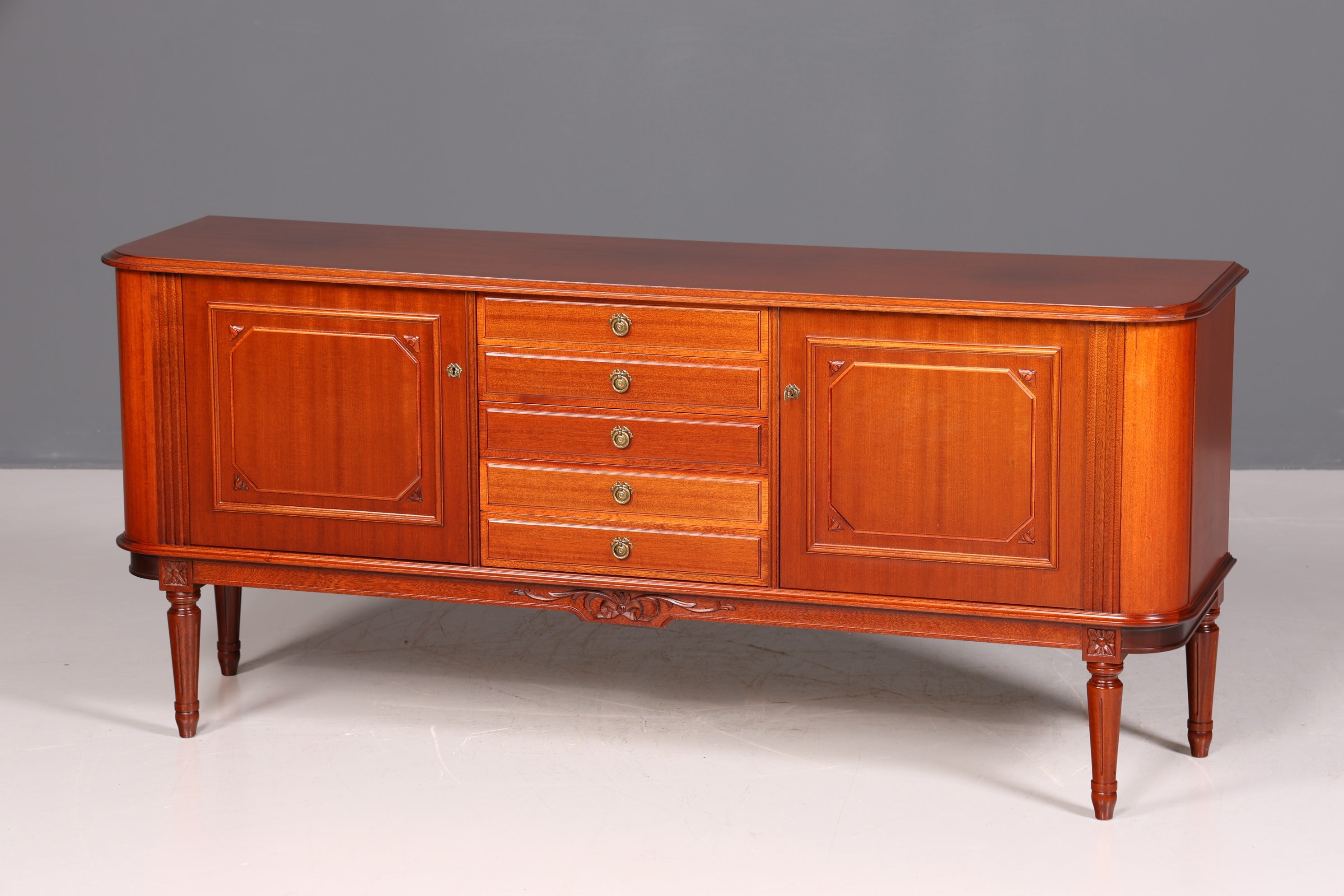 Buffet de style gustavien, commode, meuble TV, antiquité des années 1960