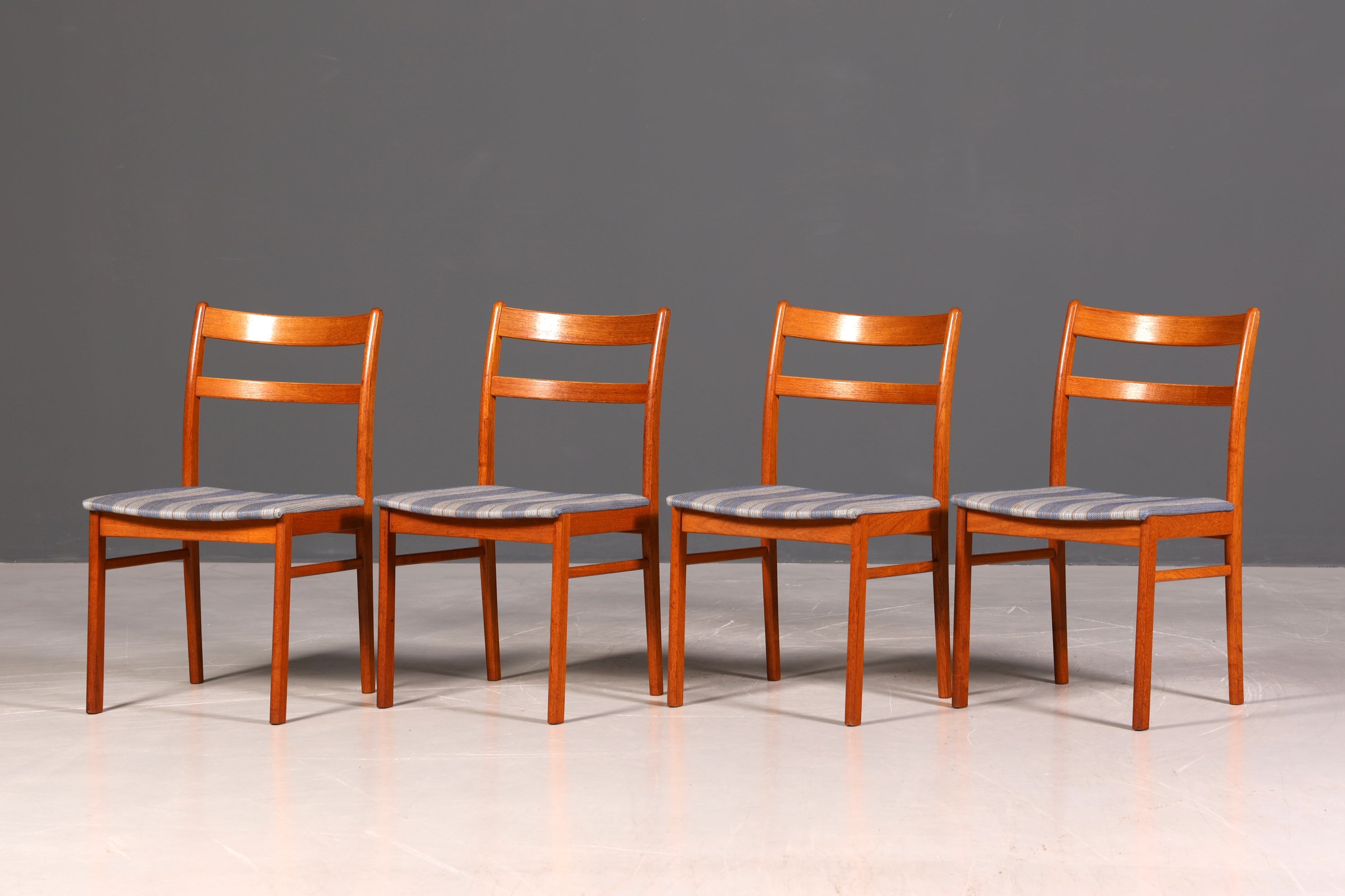 G403 Finish cm 4x Mid Century Teak Holz Stühle Made in Denmark Retro Stuhlset Danish Design Küchenstühle (Kopie)