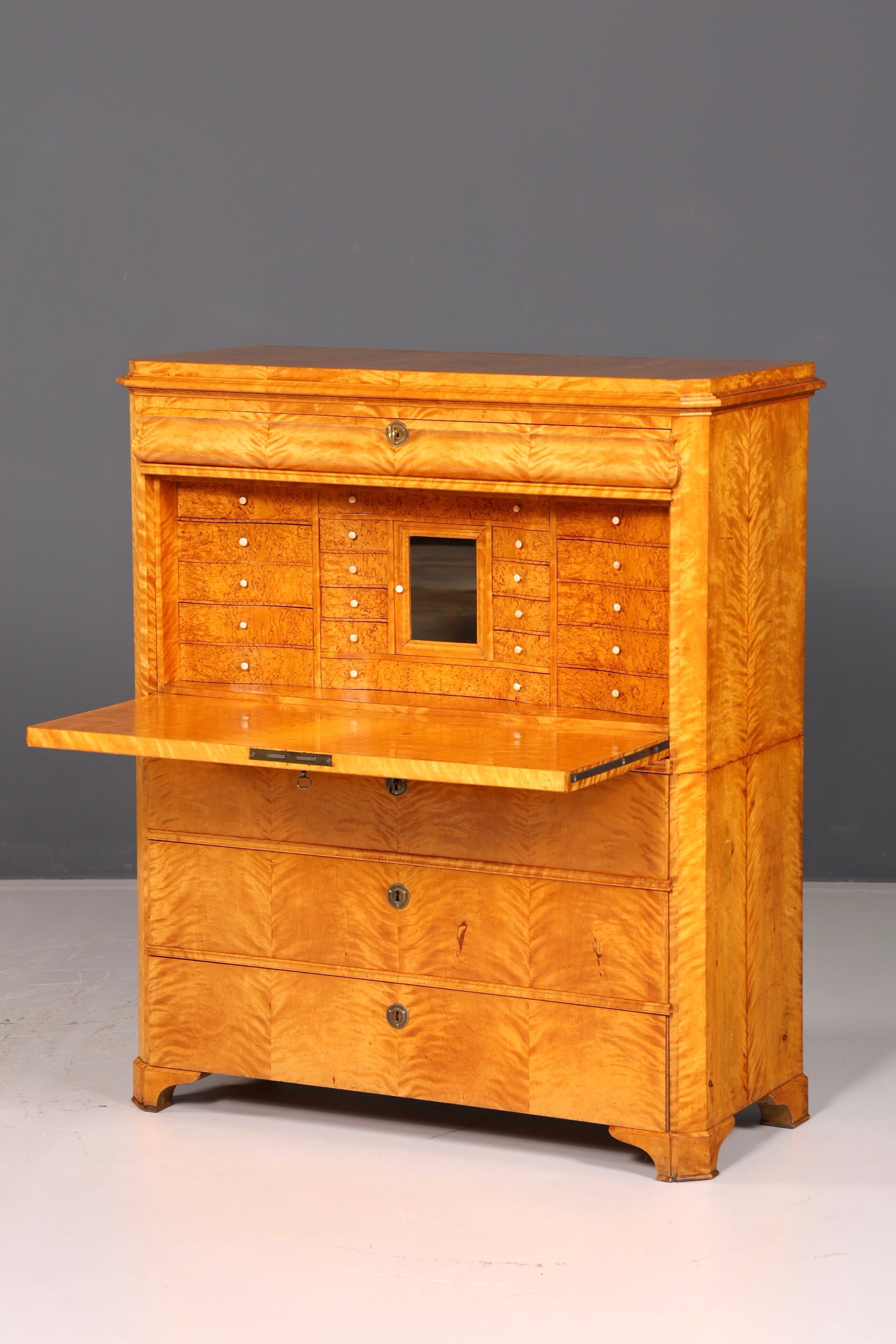 Impressionnant secrétaire Biedermeier, chiffonnier, commode antique, meuble de bureau, commode à écrire, bahut haut.
