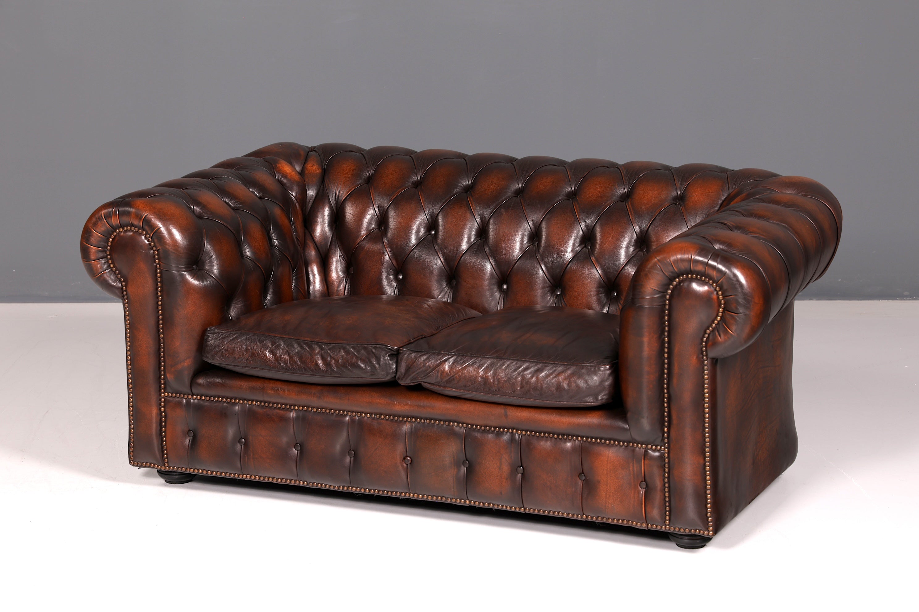Edles Original Chesterfield Sofa 2-Sitzer Couch Echt Leder Englisch Antik Polstersofa