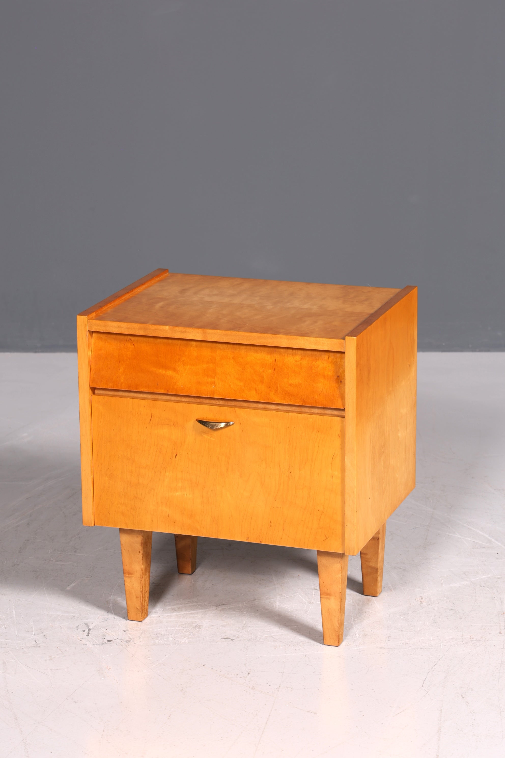 Commode vintage simple du milieu du siècle, meuble pliant, table de chevet de design danois, 1 sur 2