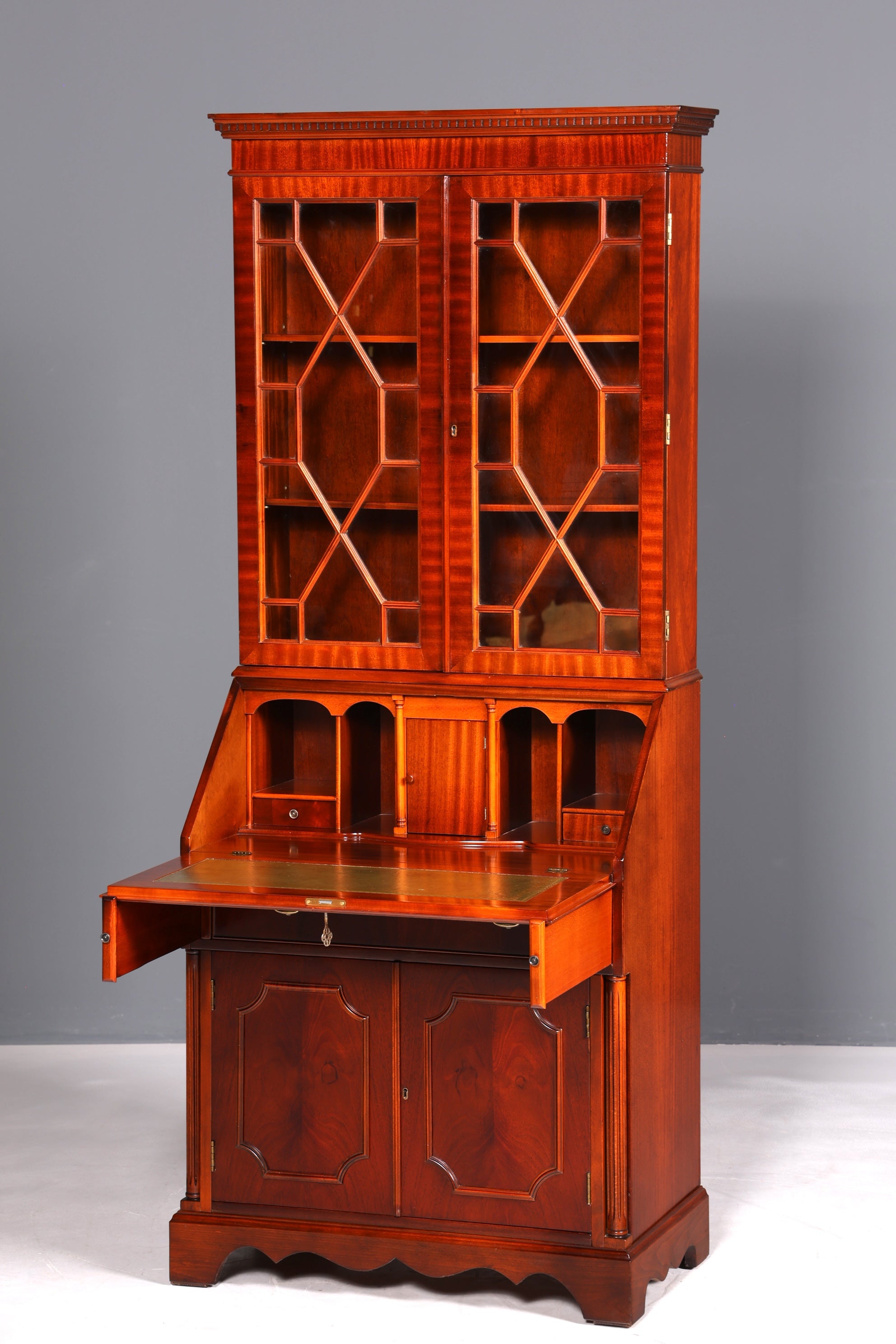 Magnifique secrétaire anglais, vitrine ancienne en acajou des années 1960, Royaume-Uni