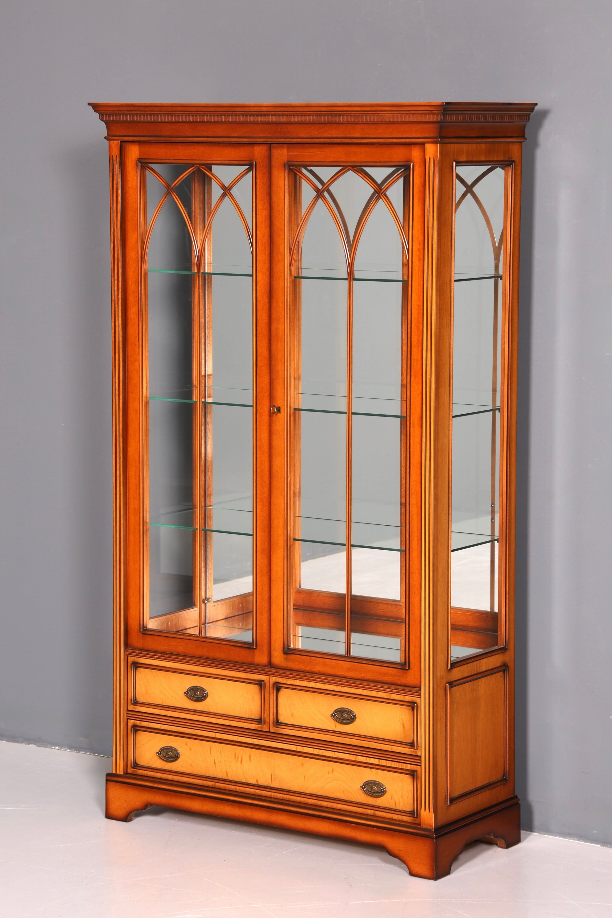 Wunderschöne Englische Vitrine Eibe Bücherschrank Buffet Antik Stil Glasvitrine