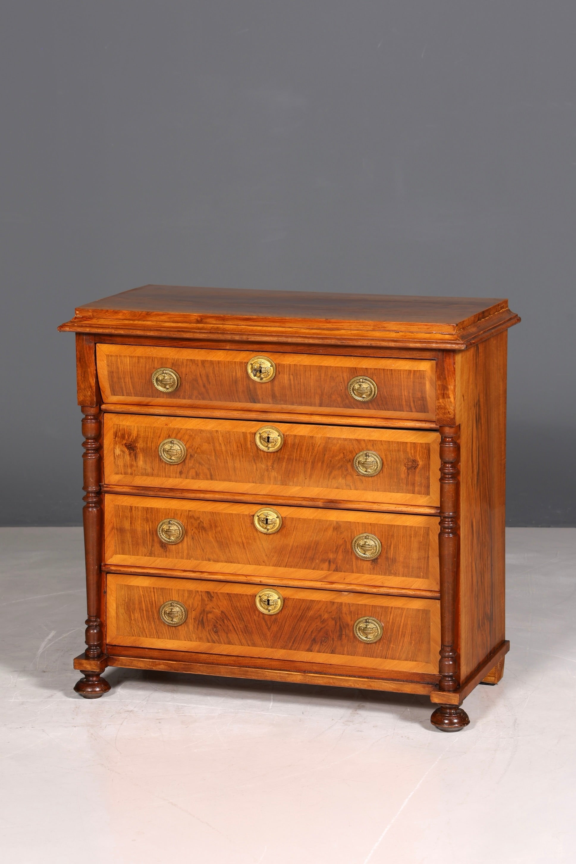 Stilvolle Gründerzeit Kommode Jugendstil Antik Sideboard Schubladenkommode Wäschekommode