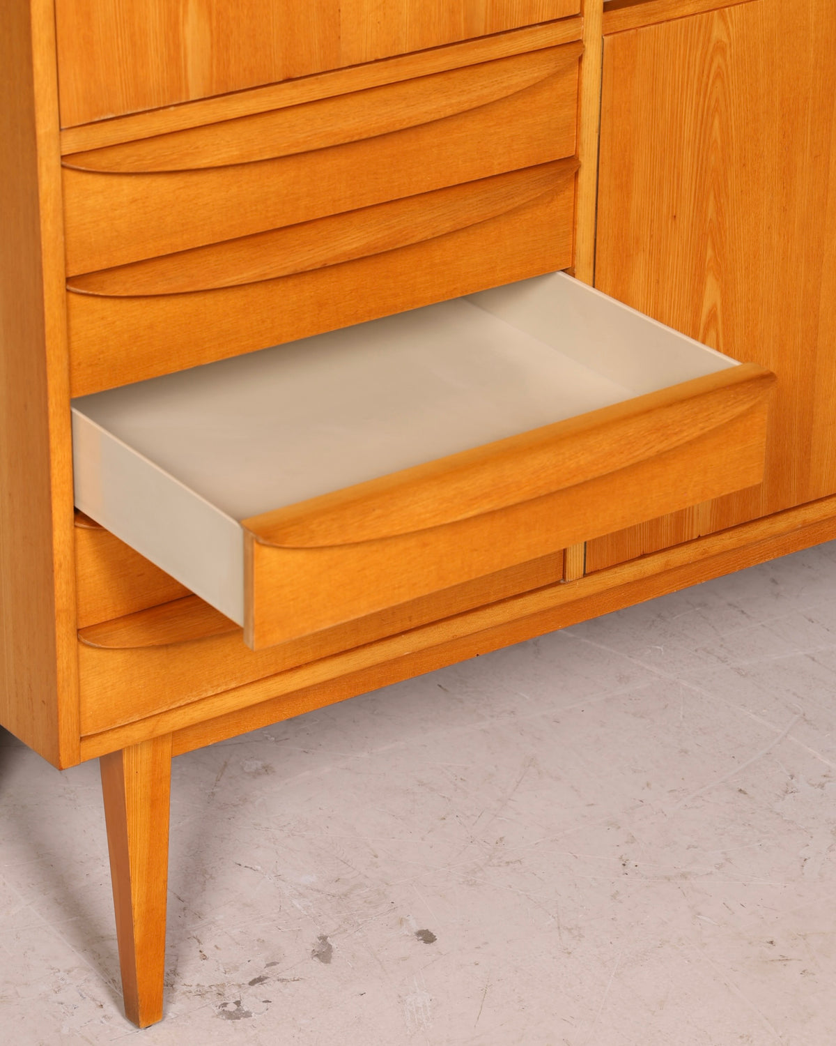 Beautiful original Hellerau mid-century display cabinet, Franz Ehrlich 602 chest of drawers and bookcase
