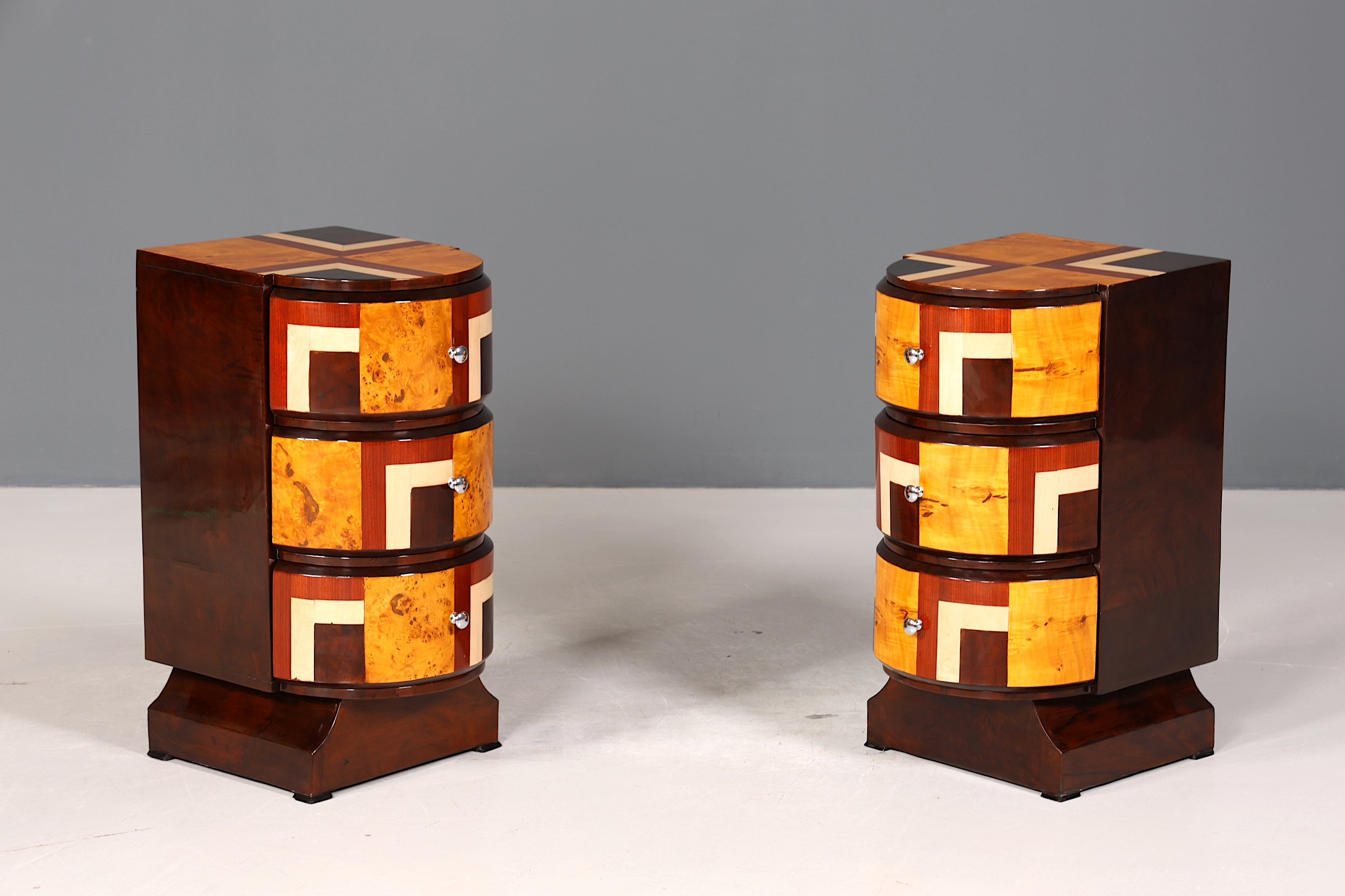 Zwei Wunderschöne Art Deco Stil Kommoden - Einzigartige Möbelstücke für jeden Raum