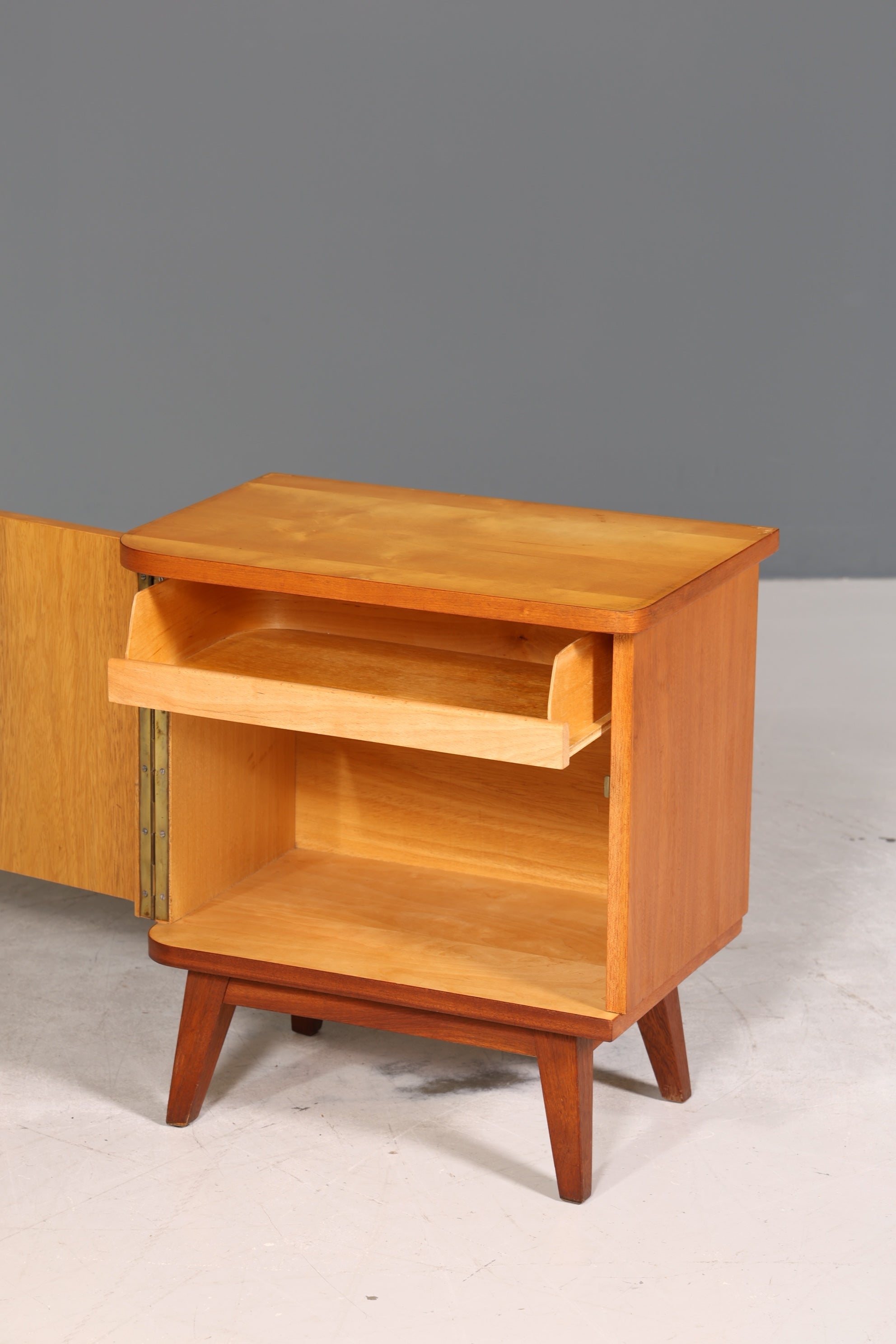 Wunderschöner Mid Century Nachttisch Kommode Vintage 60s Schrank Nachtschrank 1 von 2