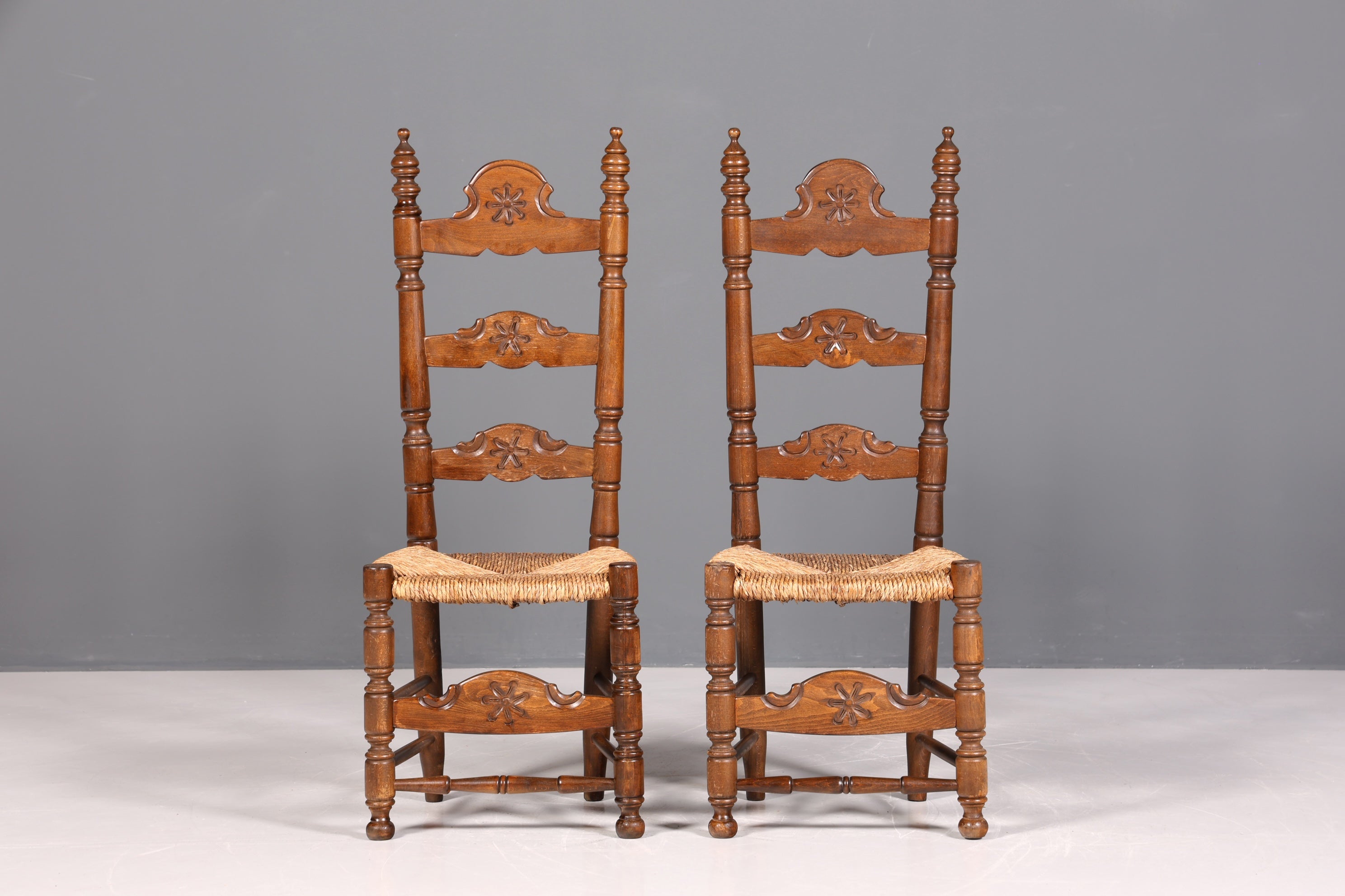 Ensemble de 2 magnifiques chaises espagnoles en rotin rustique, chaises de cuisine