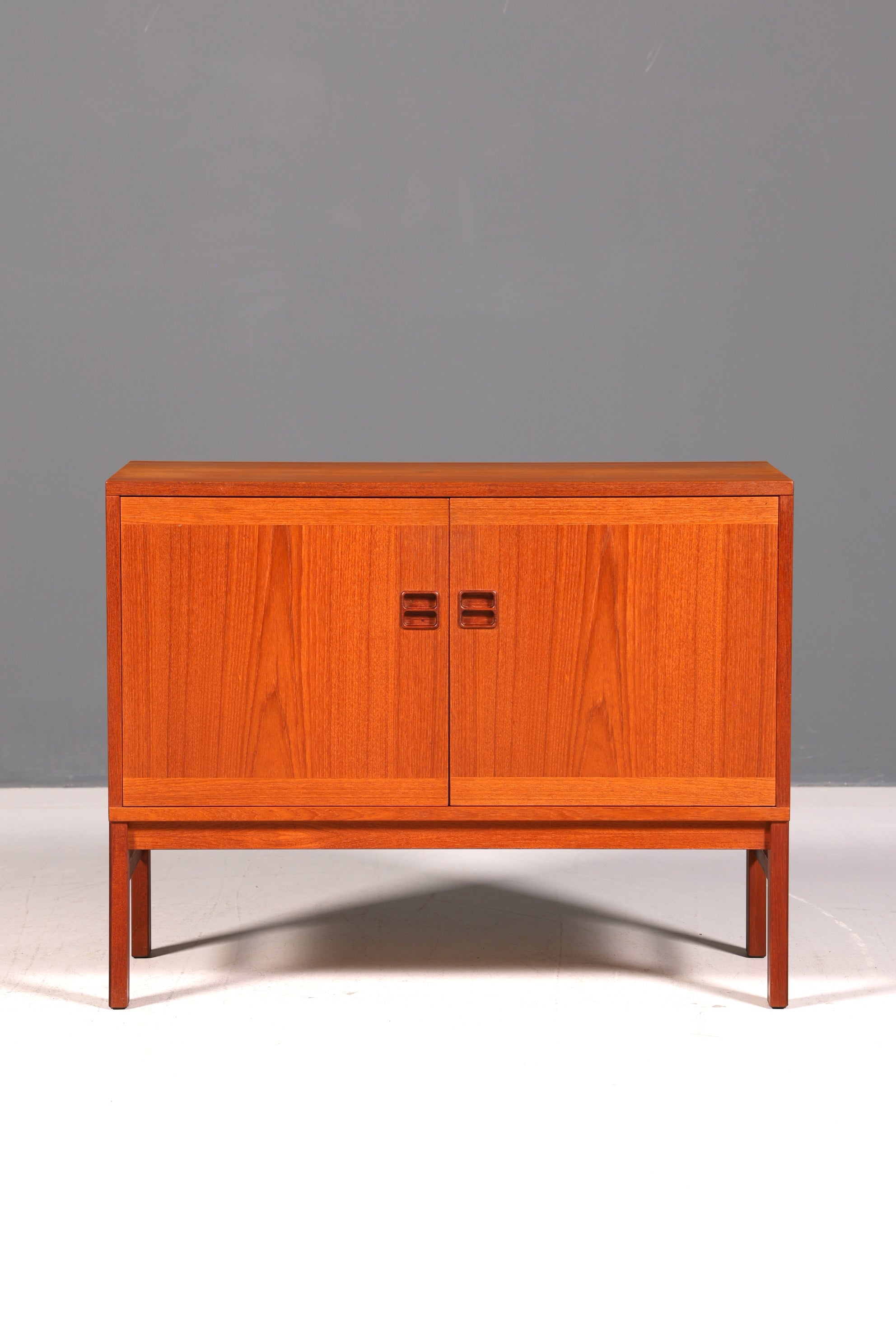 Wunderschöne Mid Century Kommode Vintage Schrank Retro Flurkommode 60s Sideboard Regal Designklassiker