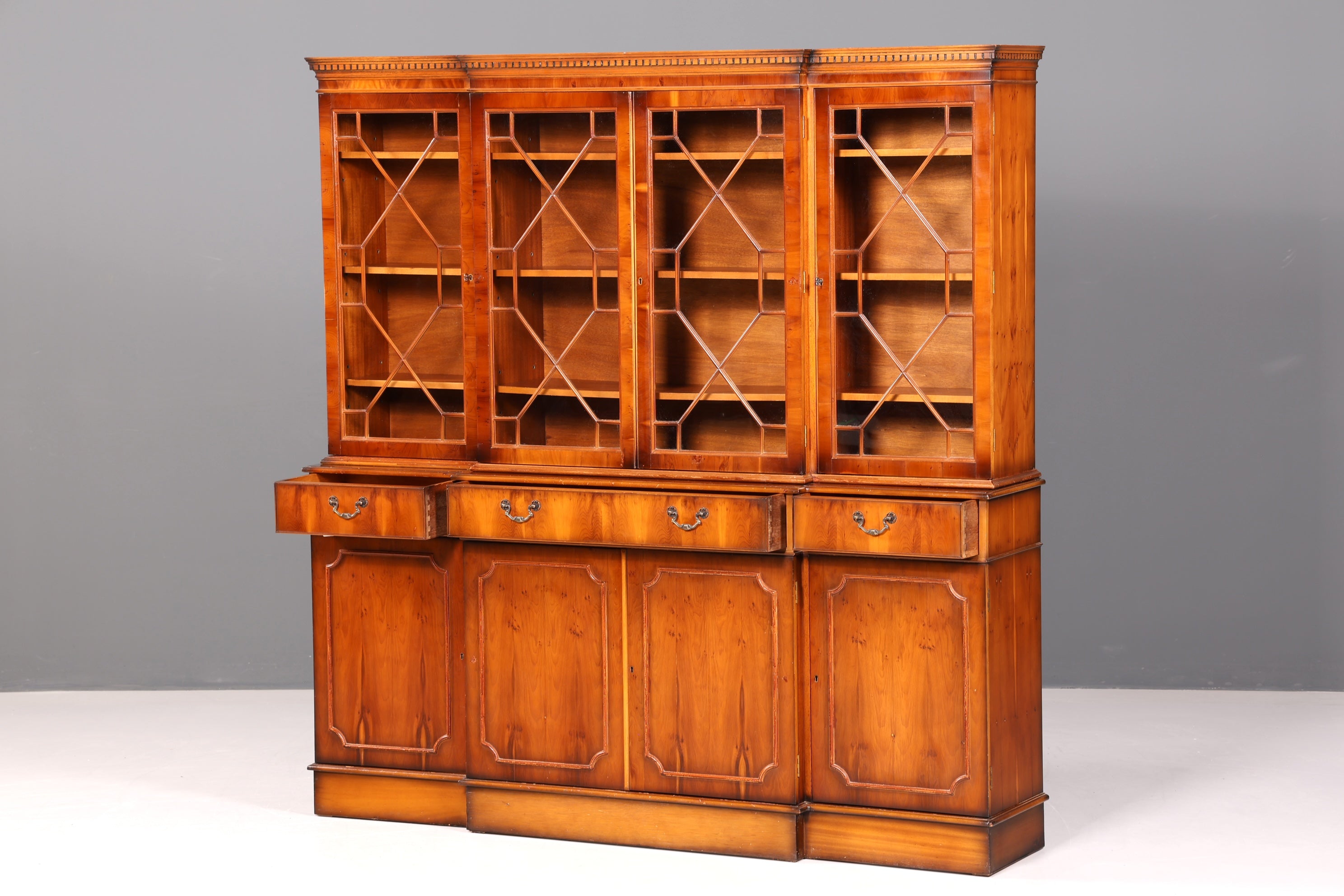 Wunderschöne Englische Vitrine Bücherschrank Buffet Antik Stil Eibe Glasvitrine Bibliothek