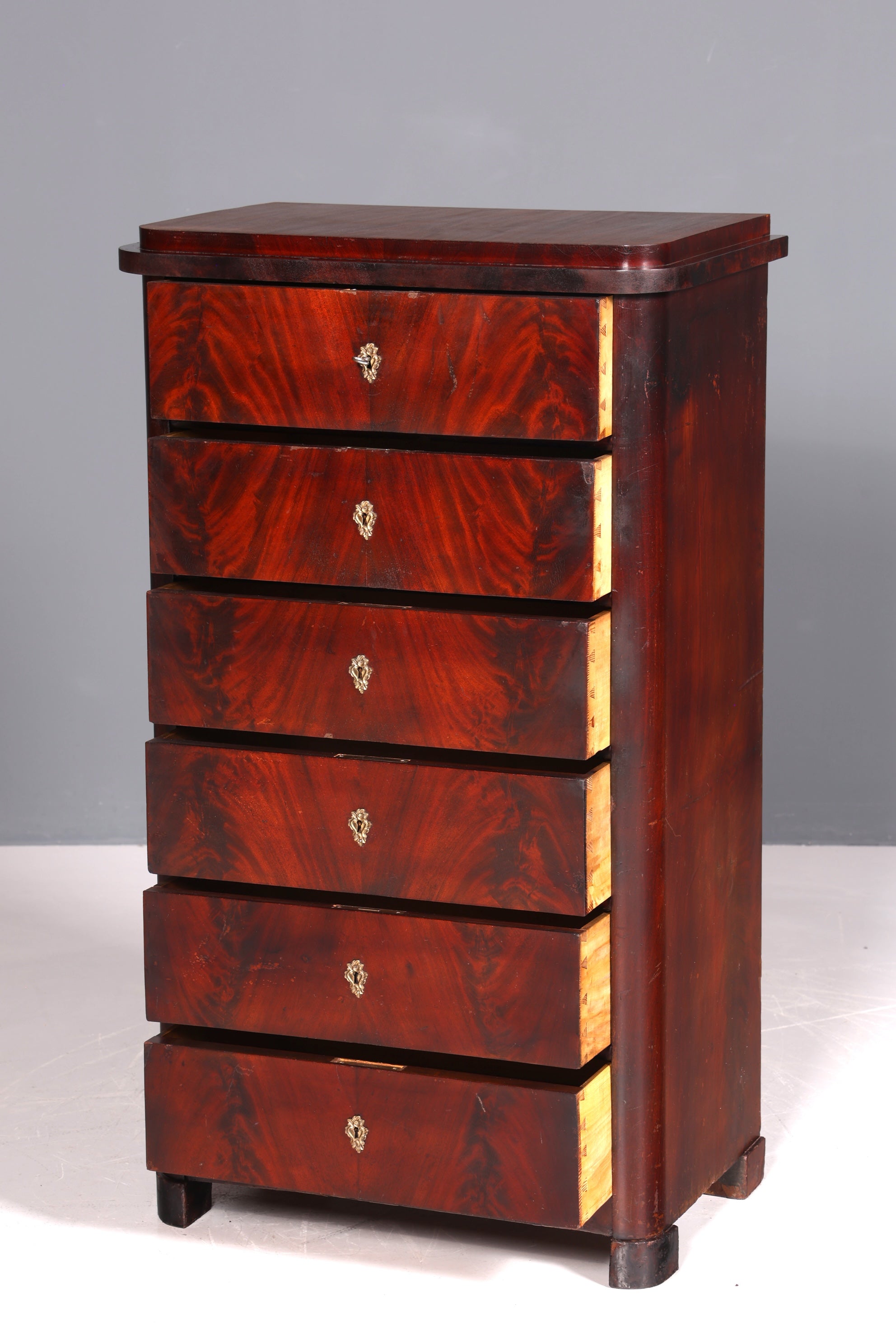 Beau chiffonnier Louis Philippe vers 1880, cabinet vertiko Gründerzeit (fin XIXème siècle), Semainier