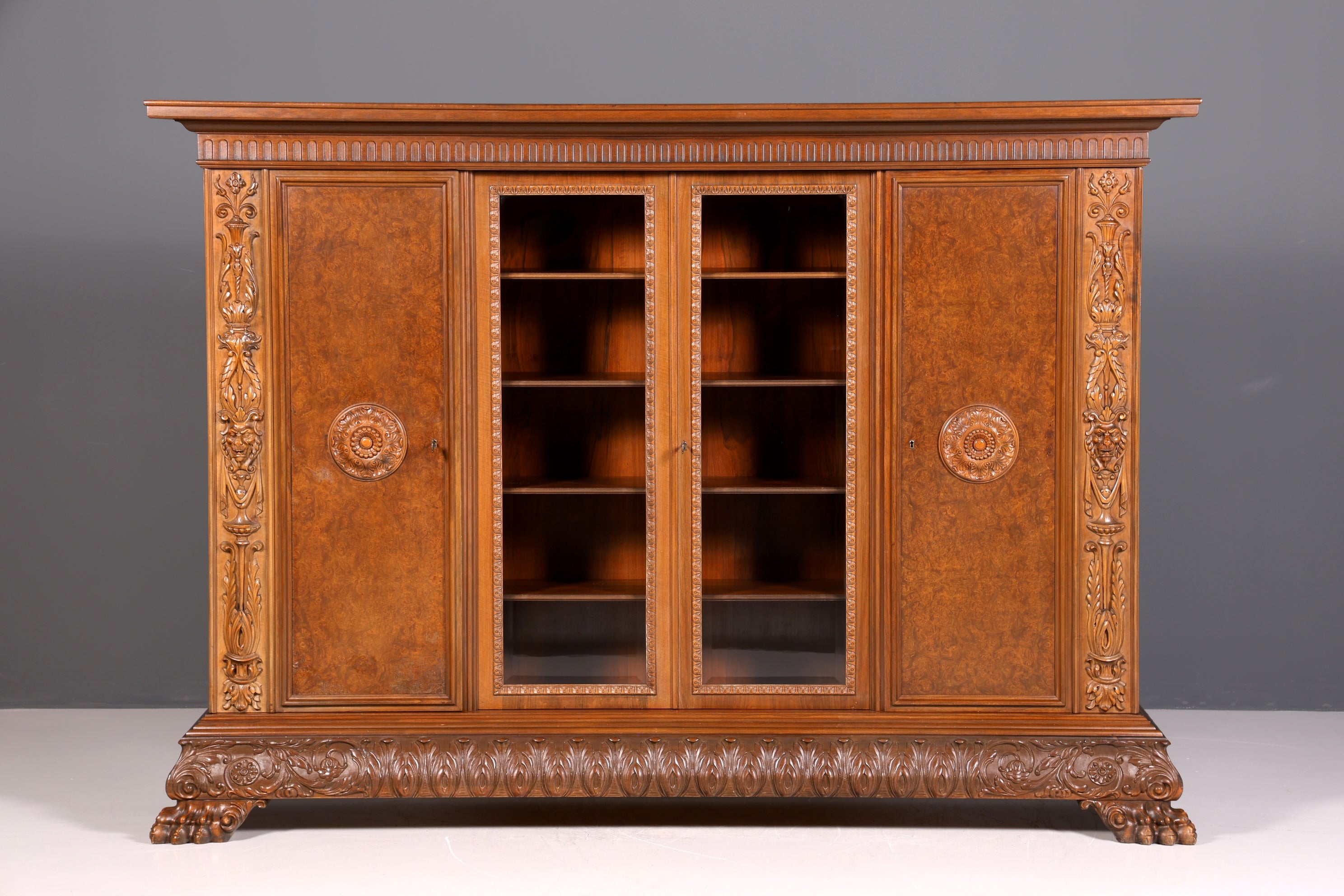 Bibliothèque néo-renaissance XXL onirique, vitrine ancienne, bureau de gentleman, buffet Gründerzeit, armoire, étagère, bureau