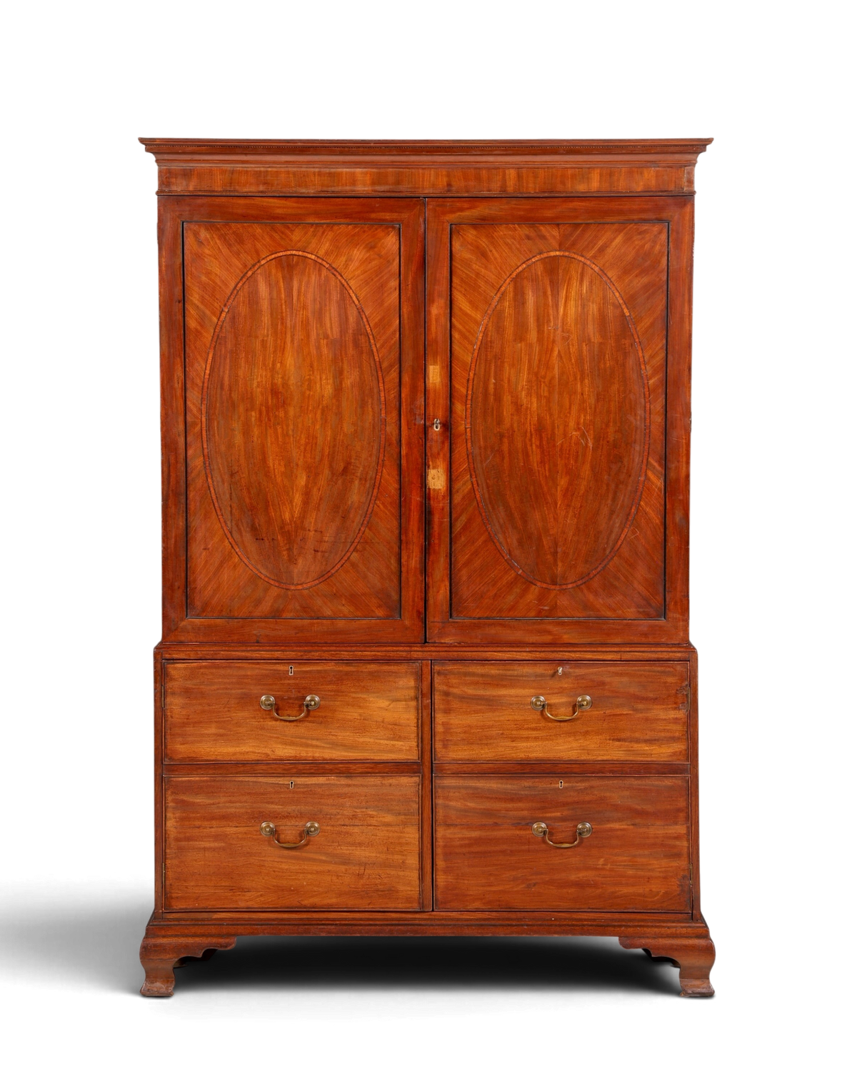 Hauptstadt Möblerei antiker englischer Mahagoni Wäscheschrank um 1900 mit Oval-Intarsien und vier Schubladen