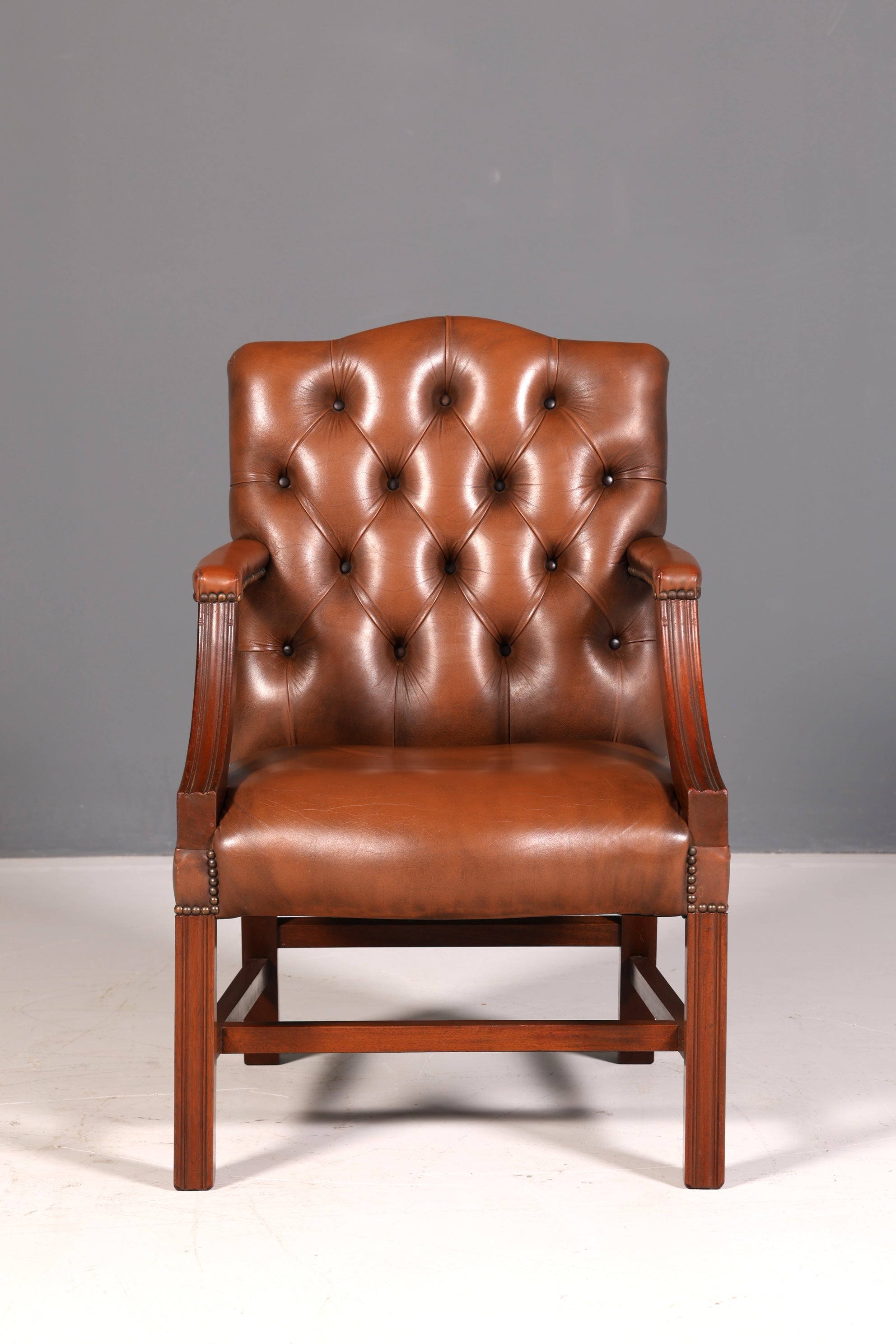 Wunderschöner Original Chesterfield Armlehnstuhl Braun Echt Leder Englisch Herrensessel Sekretär Stuhl Schreibtischstuhl Bürostuhl Antik 1 von 2