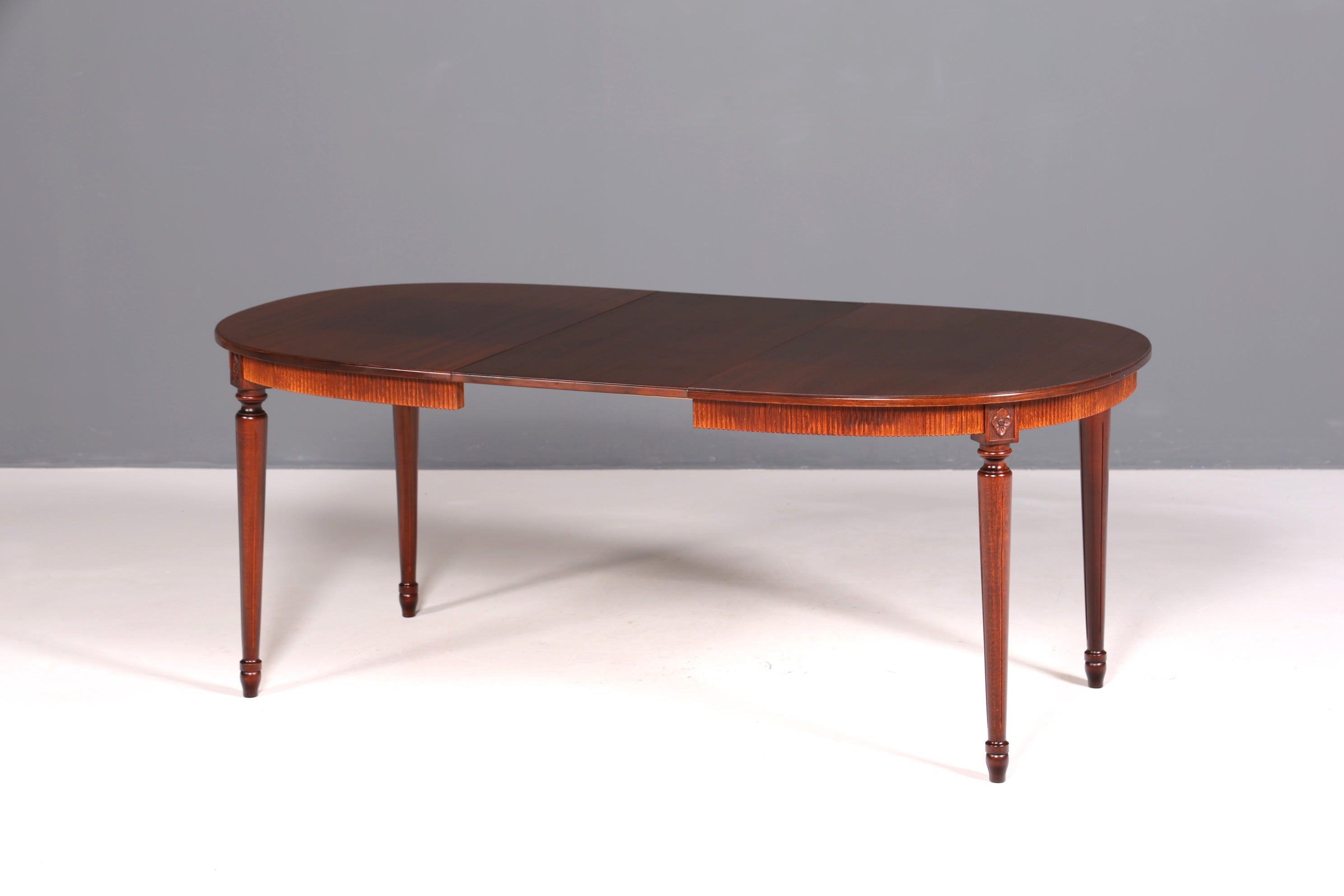 Belle table de salle à manger extensible anglaise, style antique, table de cuisine des années 60