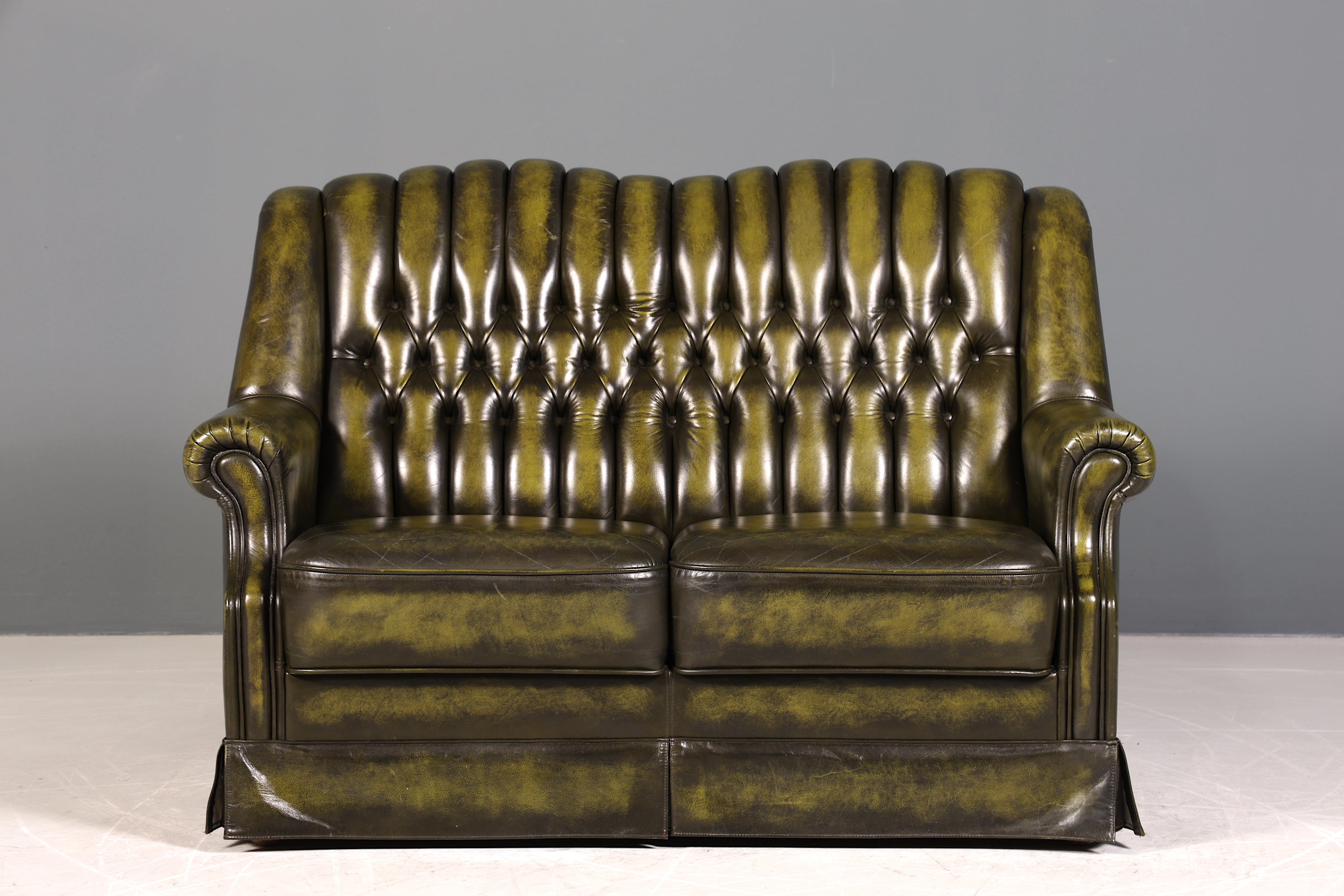 Wunderschönes Original Chesterfield 2er Sofa Englisch Leder 2- Sitzer Couch