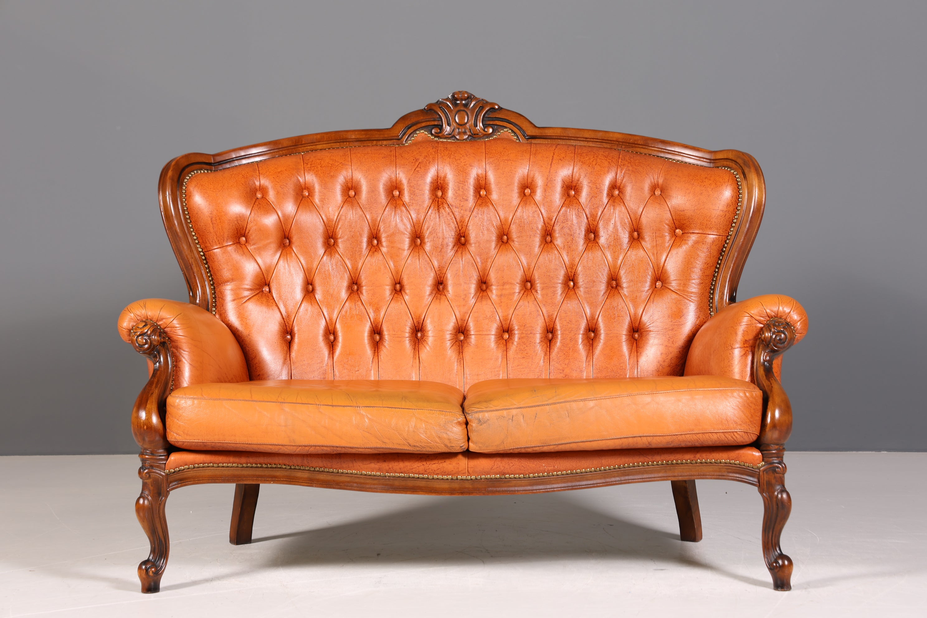 Königliches Barock Sofa 2-Sitzer echt Leder Rokoko Canapé Luxus Chesterfield Couch
