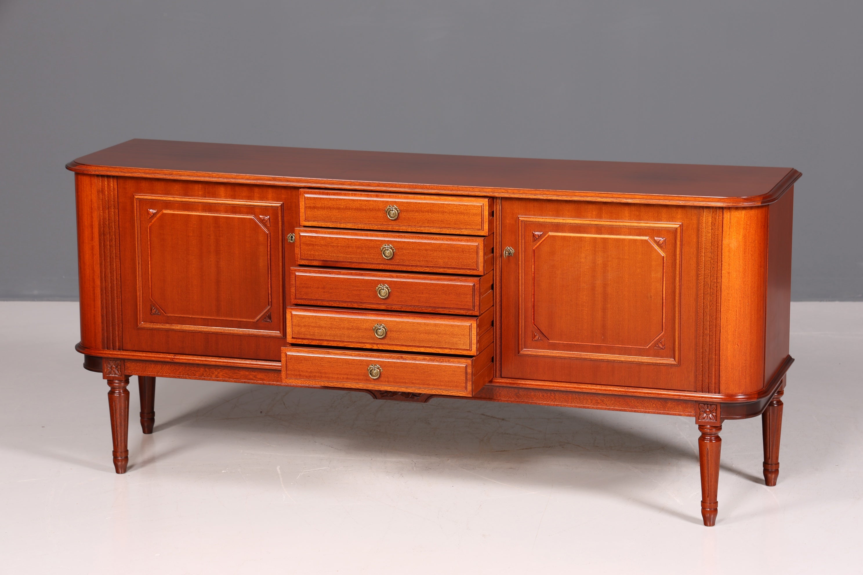 Buffet de style gustavien, commode, meuble TV, antiquité des années 1960