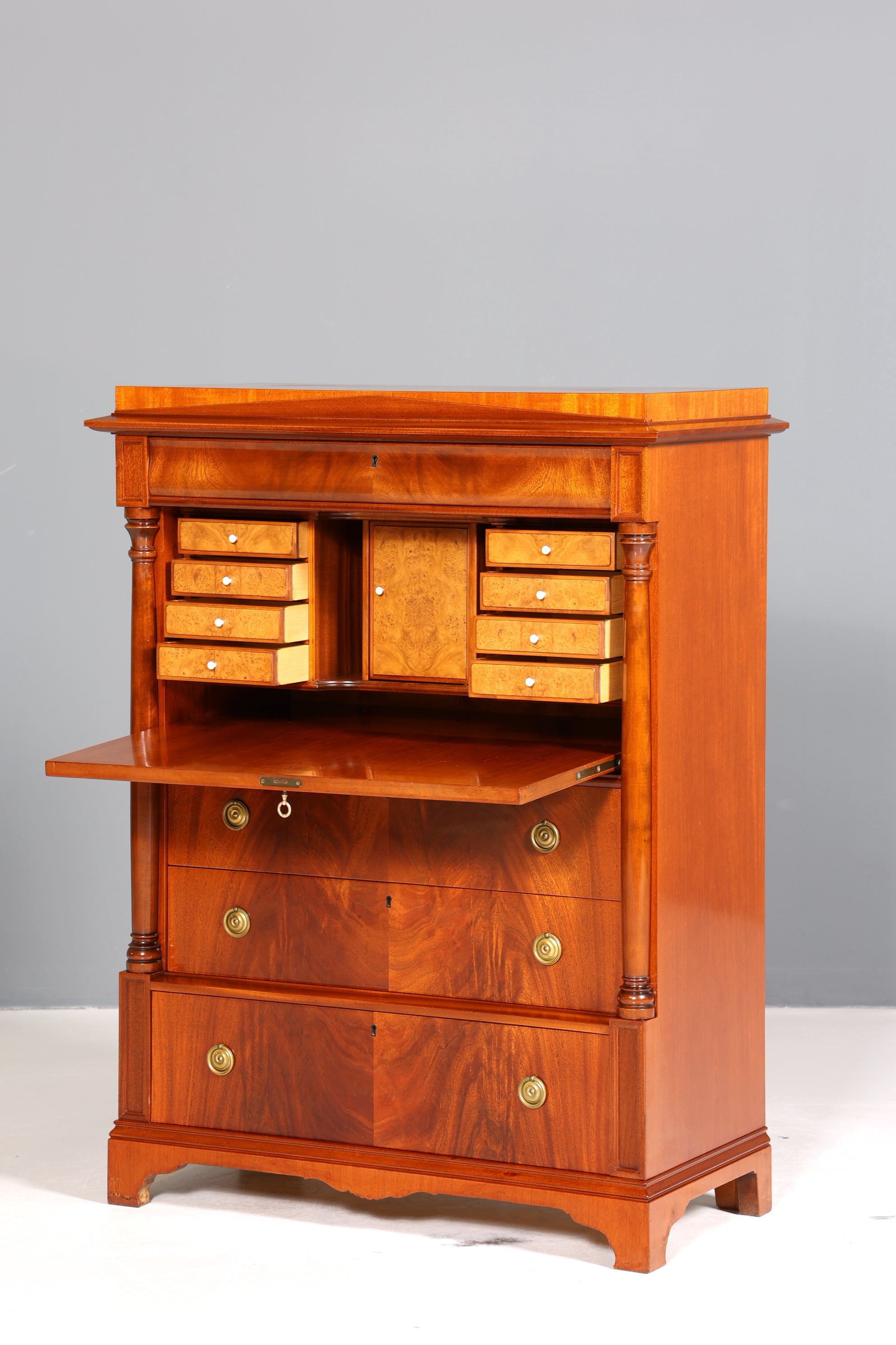 Stilvoller Sekretär im Biedermeier Stil Englisch Kommode Antik Bürokommode