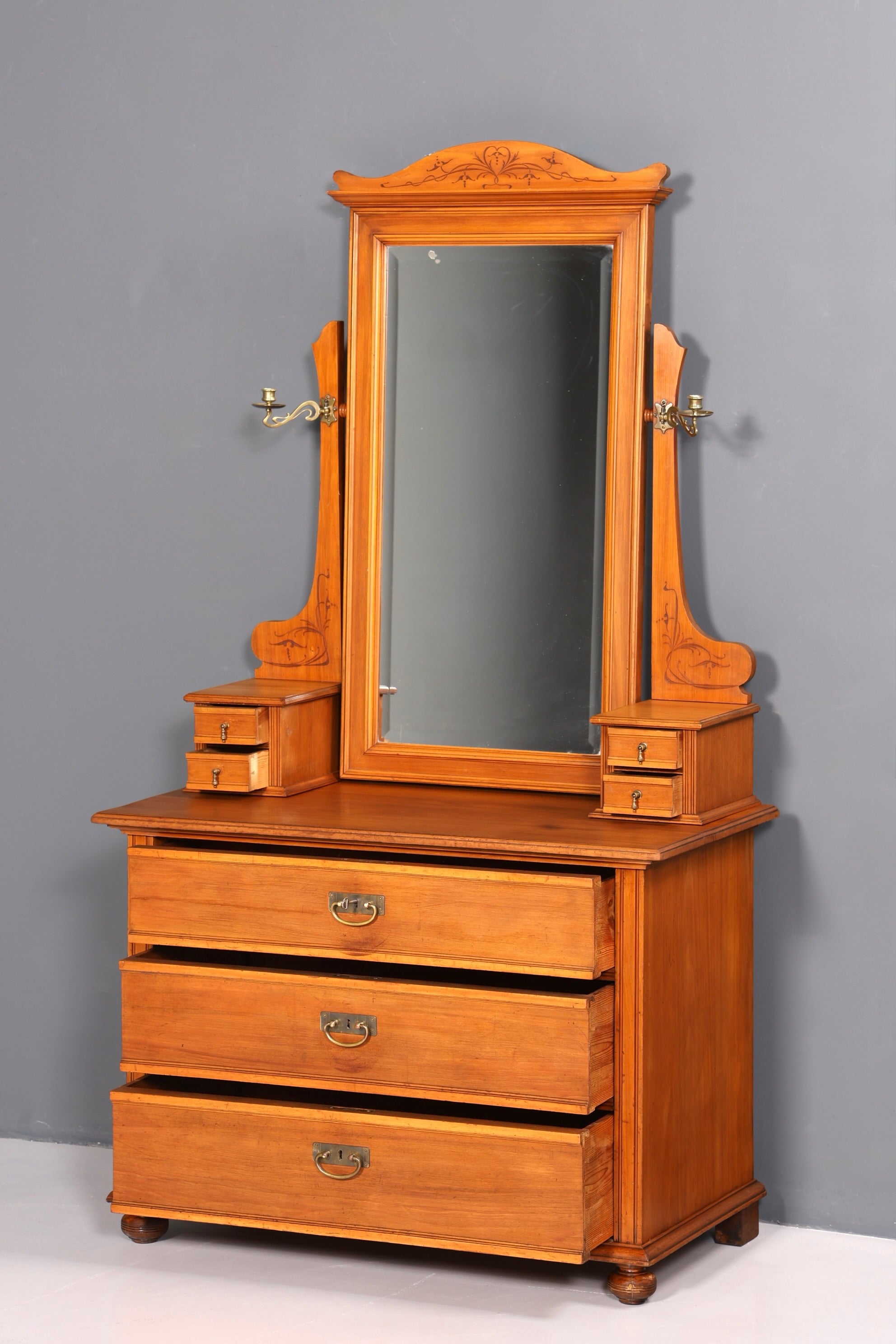 Buffet ancien Art Nouveau onirique avec miroir, commode d&