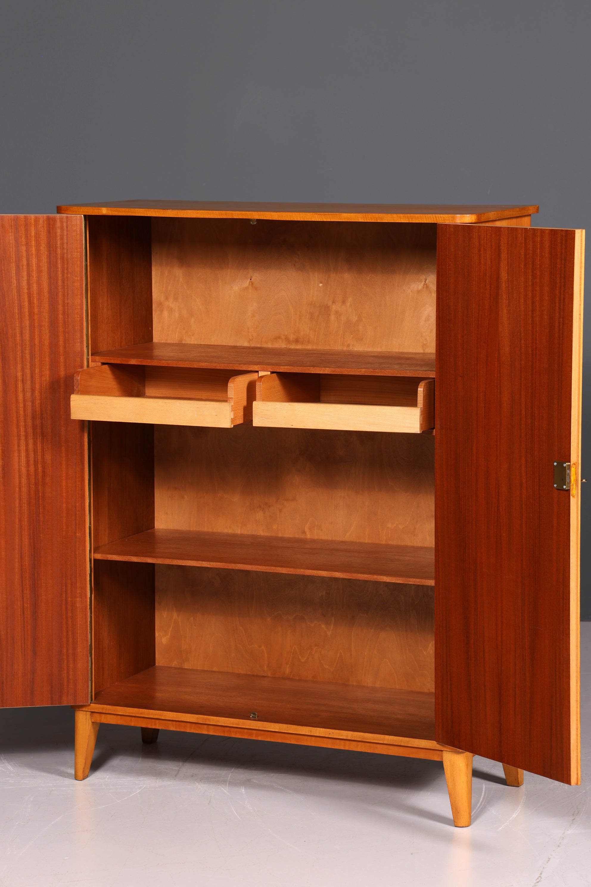 F879 Finish cm Wunderschöner Mid Century Schrank 60er Jahre Wäscheschrank Aktenschrank Kommode (Kopie)