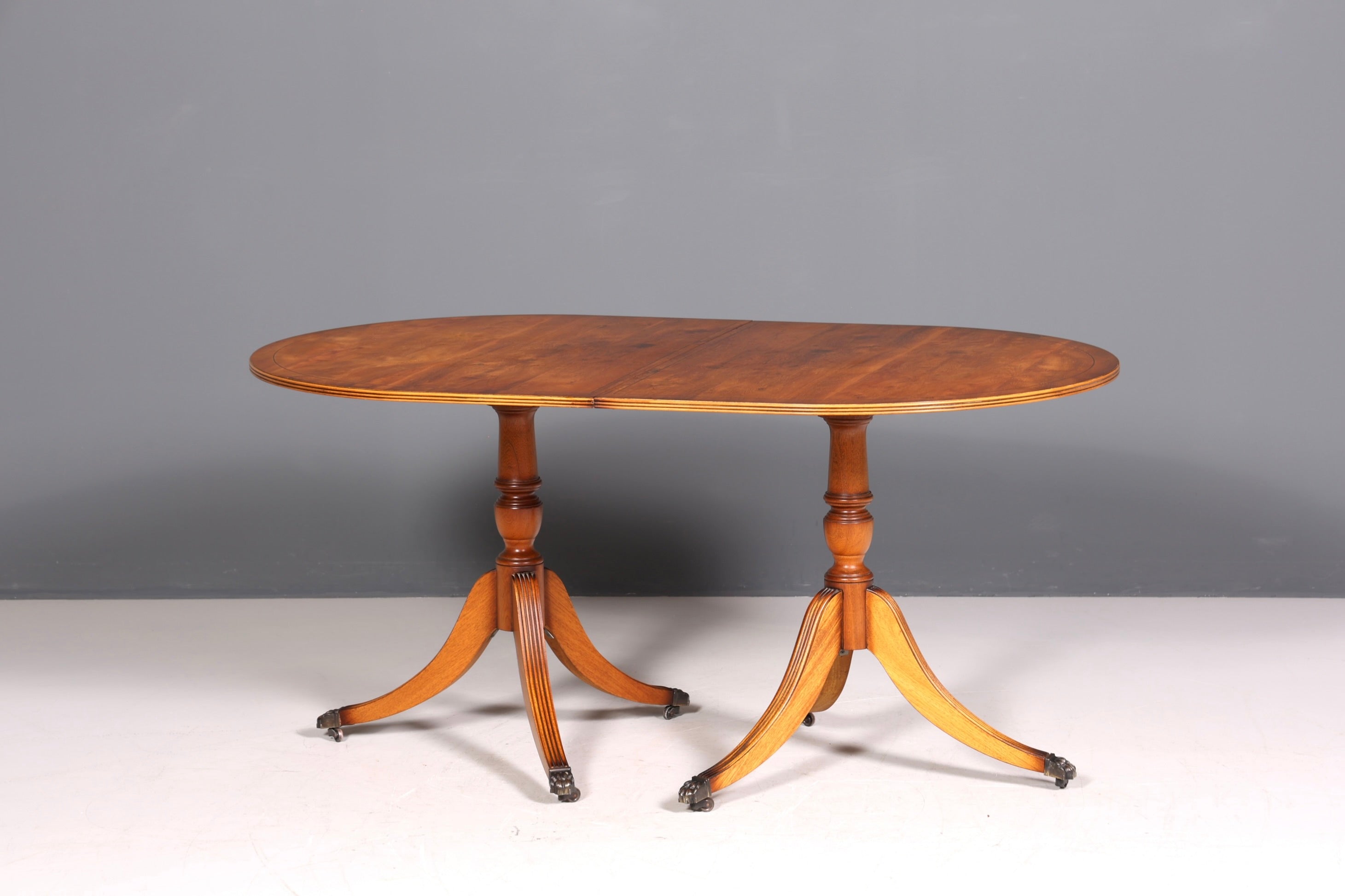 Magnifique table de salle à manger extensible de style anglais, style Régence, style antique, table de cuisine des années 60, en bois d&