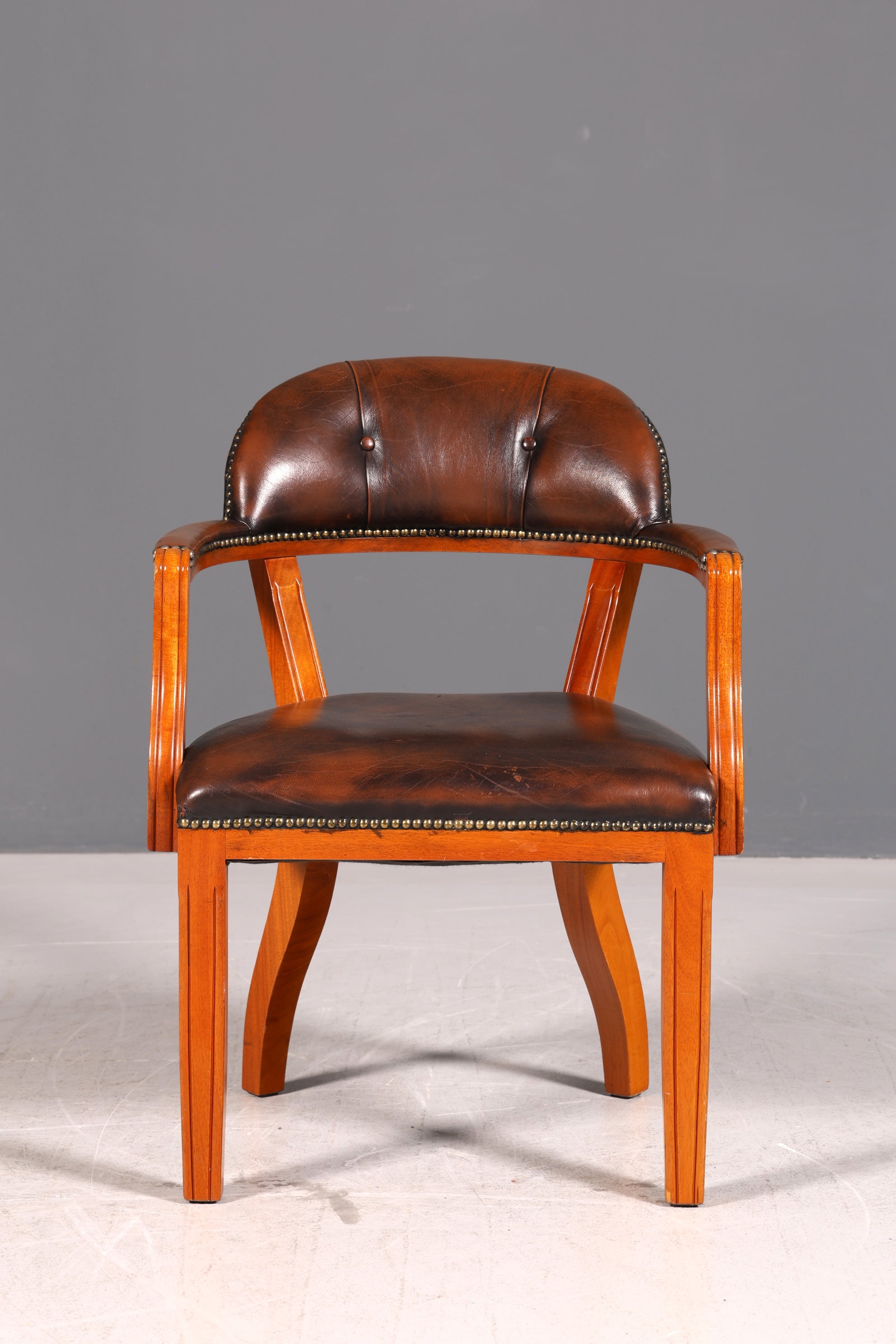 Wunderschöner Chesterfield Armlehnstuhl Braun Echt Leder Englisch Bürostuhl Schreibtischstuhl Sekretär Stuhl Court Chair 1 von 4