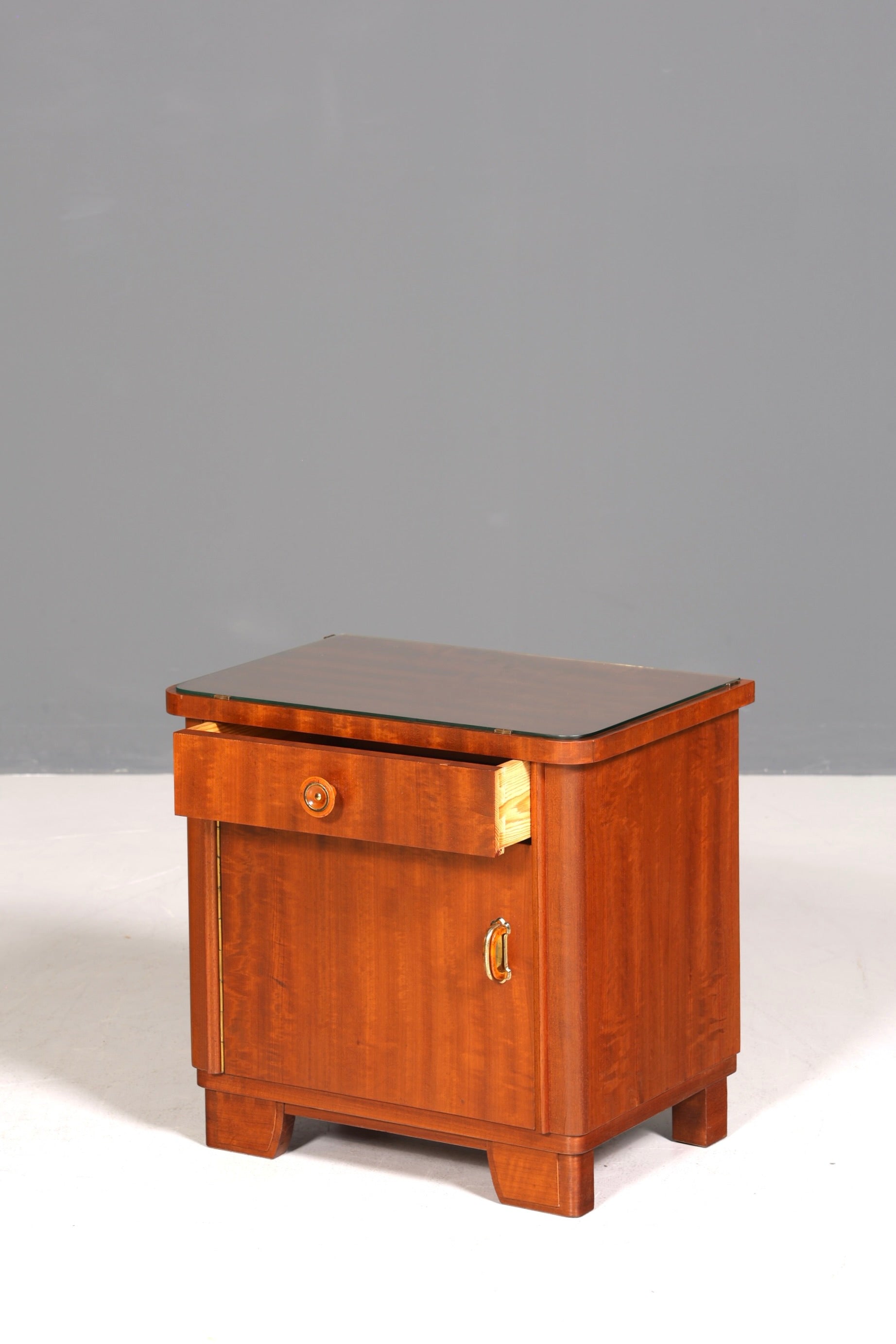 Schlichte Mid Century Kommode Vintage Klappschränkchen Danish Design Nachttisch 2 von 2