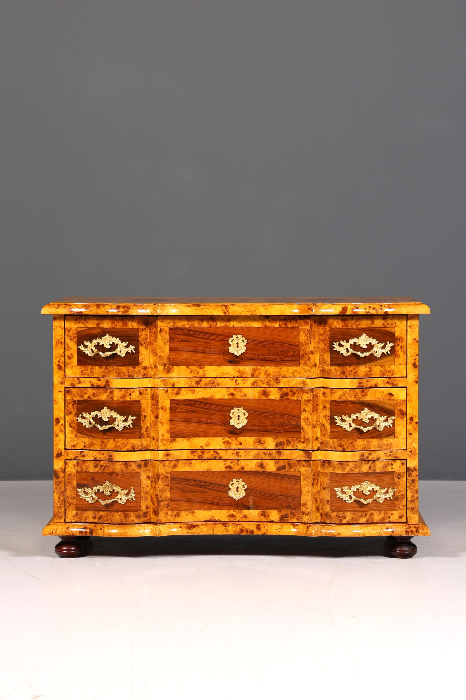 Buffet de style baroque royal, commode de style Louis XVI, commode de style ancien