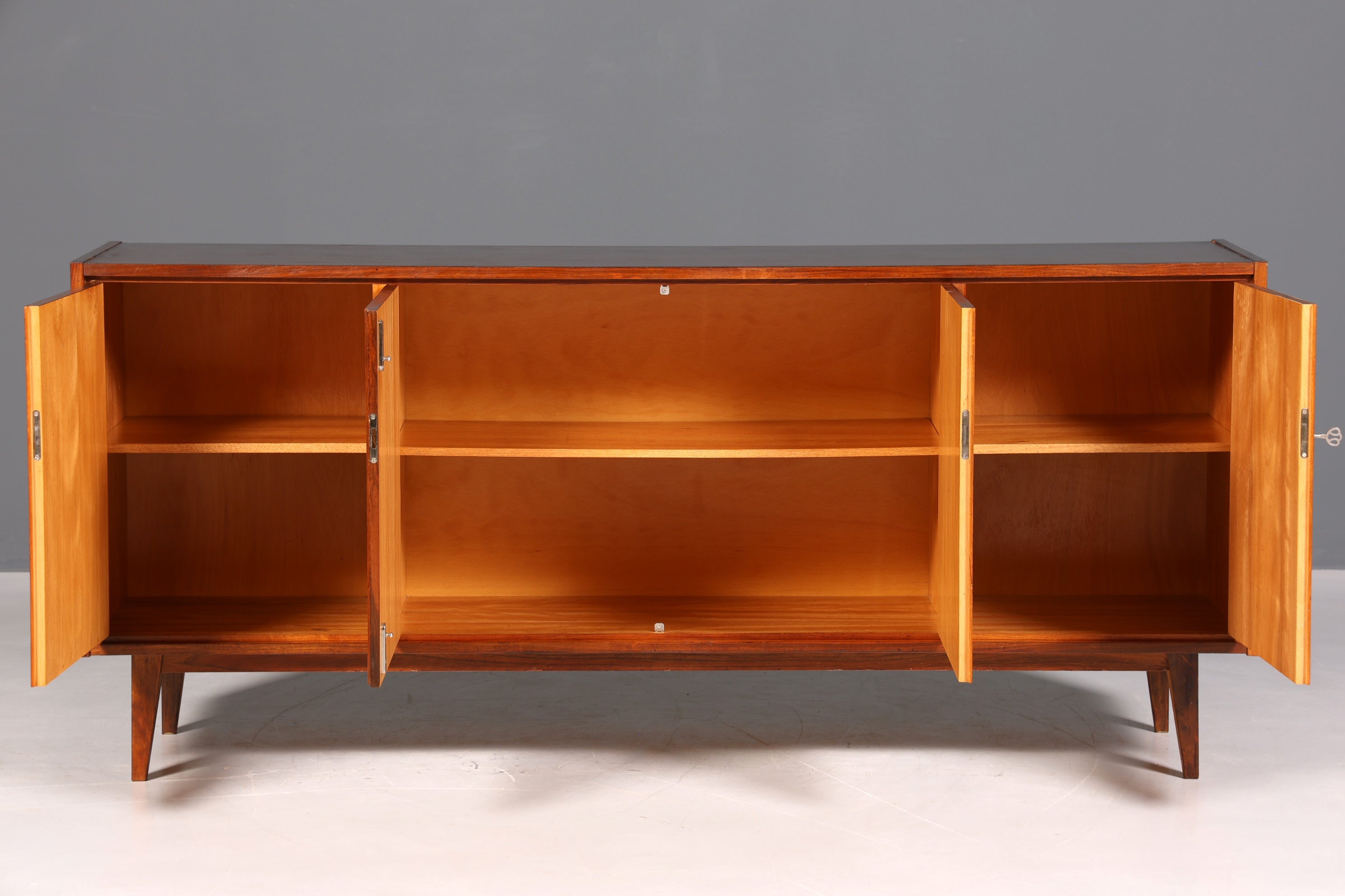 Buffet simple style années 50, meuble TV vintage, meuble style années 60, longboard rétro