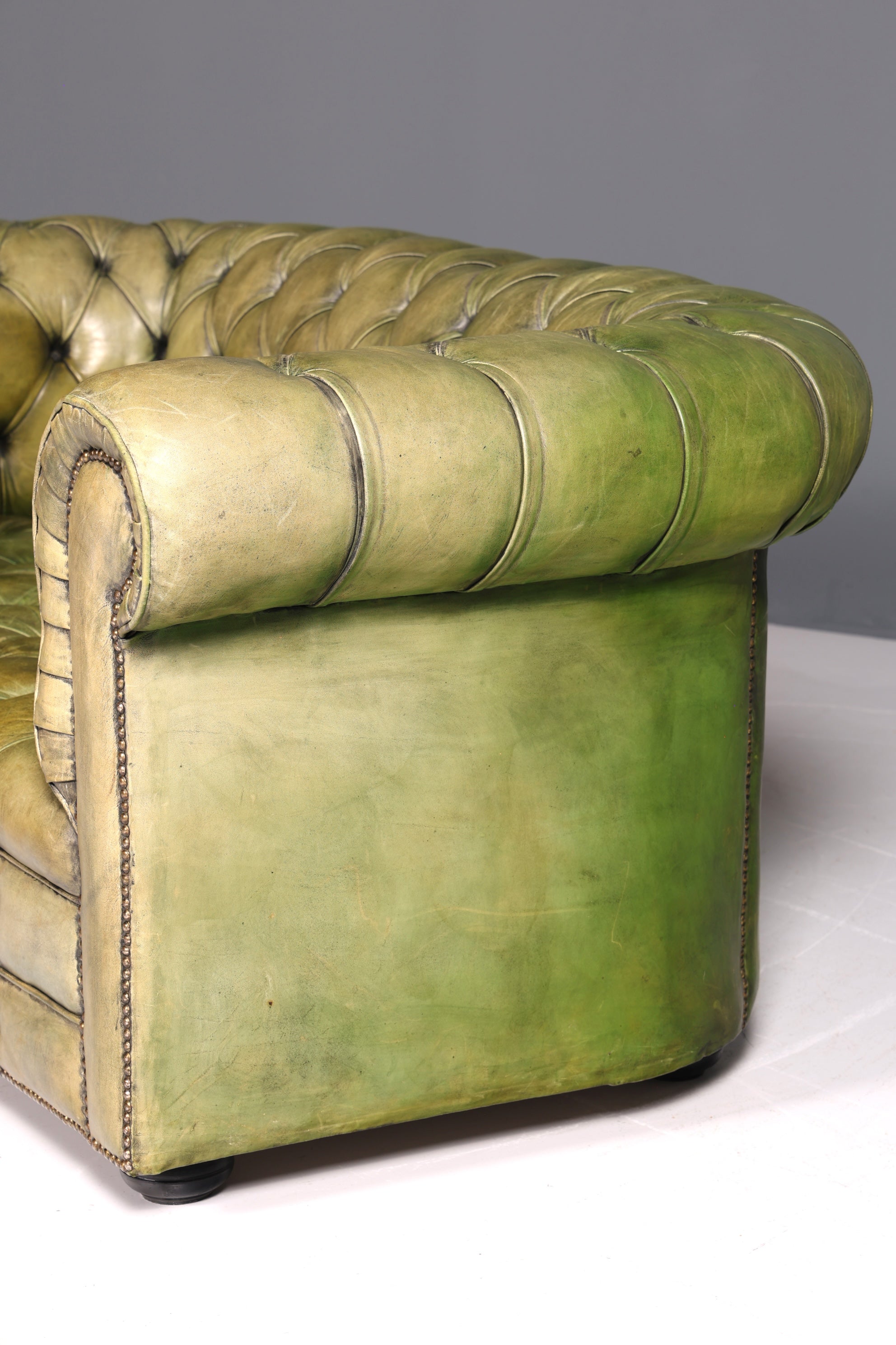 Magnifique canapé Chesterfield original 2 places, vert anglais, cuir véritable, canapé 2 places