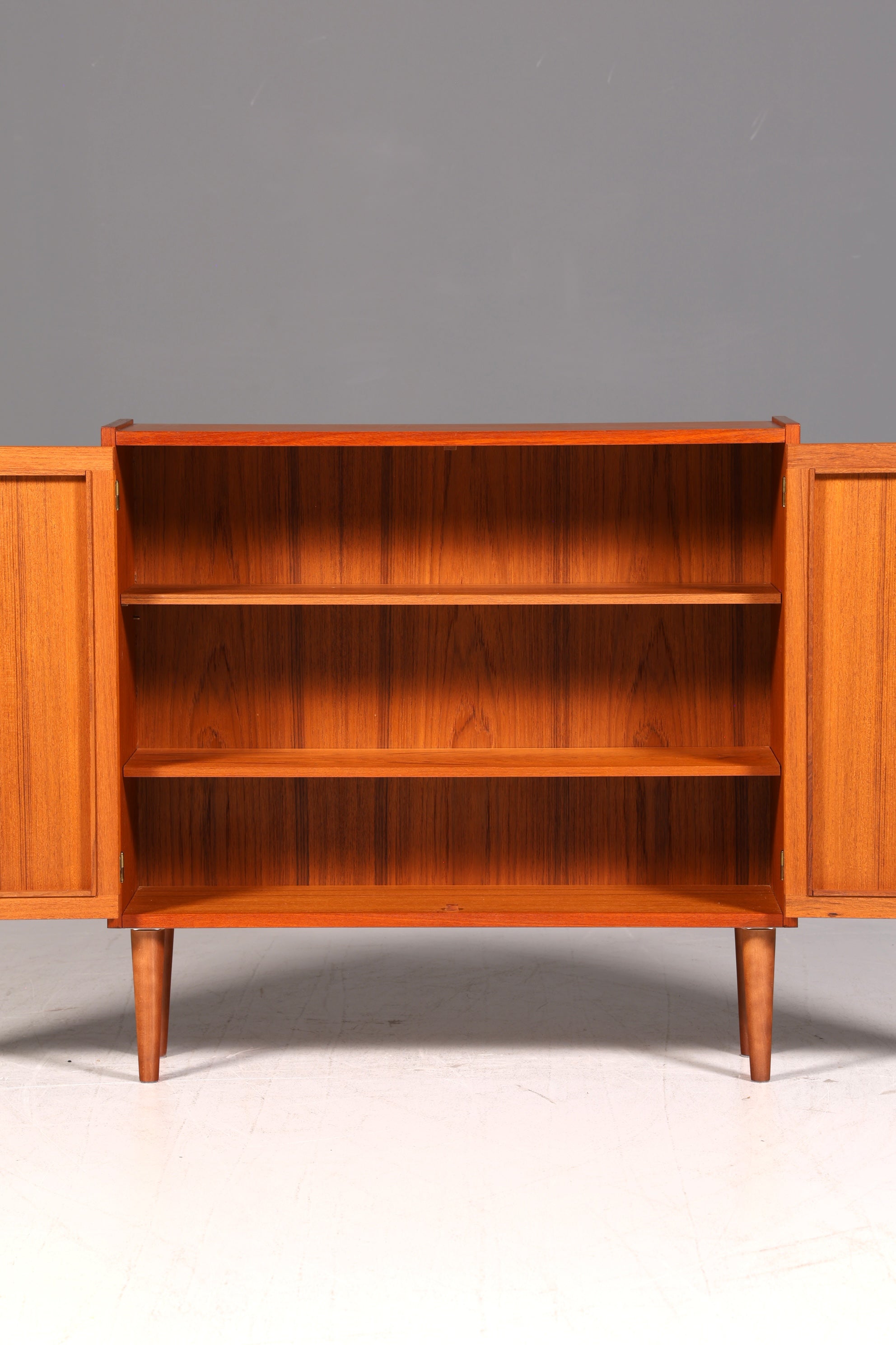 Wunderschöner Mid Century Schrank Teak Danish Design Highboard Vertiko Wäscheschrank Aktenschrank Vintage Retro 60er