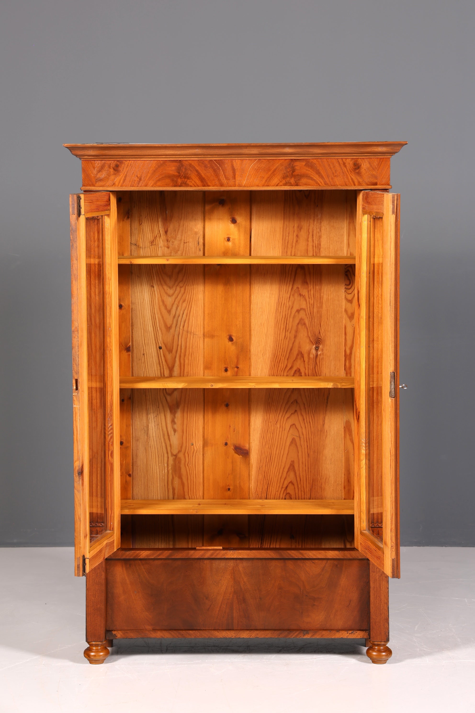 F860 Finish cm Edler Gründerzeit Vitrine um 1880 Schrank Antik Jugendstil Nussbaum Bücherregal