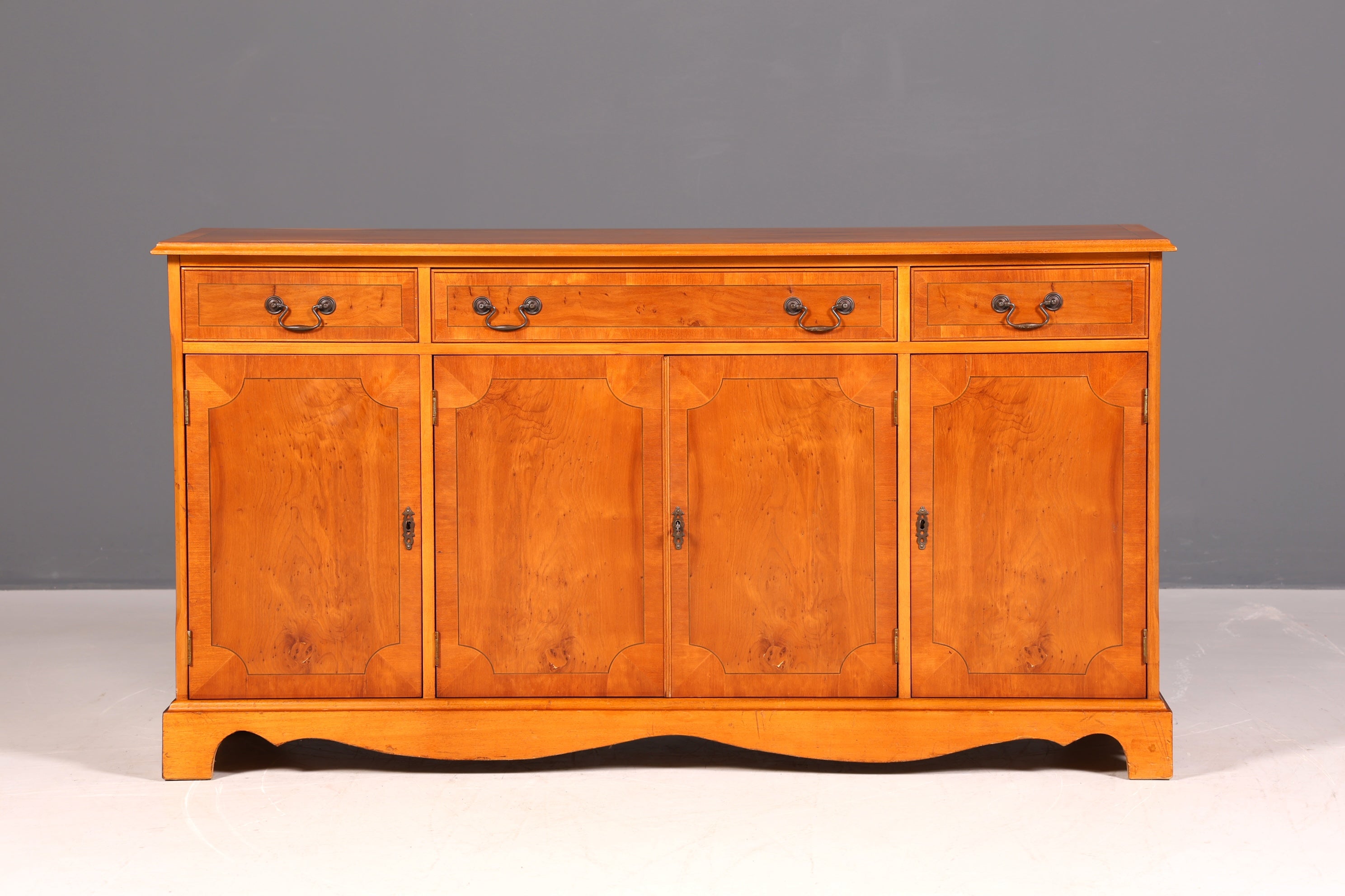 G204 Finish cm Wunderschönes Englisches Sideboard Eibe Schrank Antik Stil Buffetschrank Kommode (Kopie)
