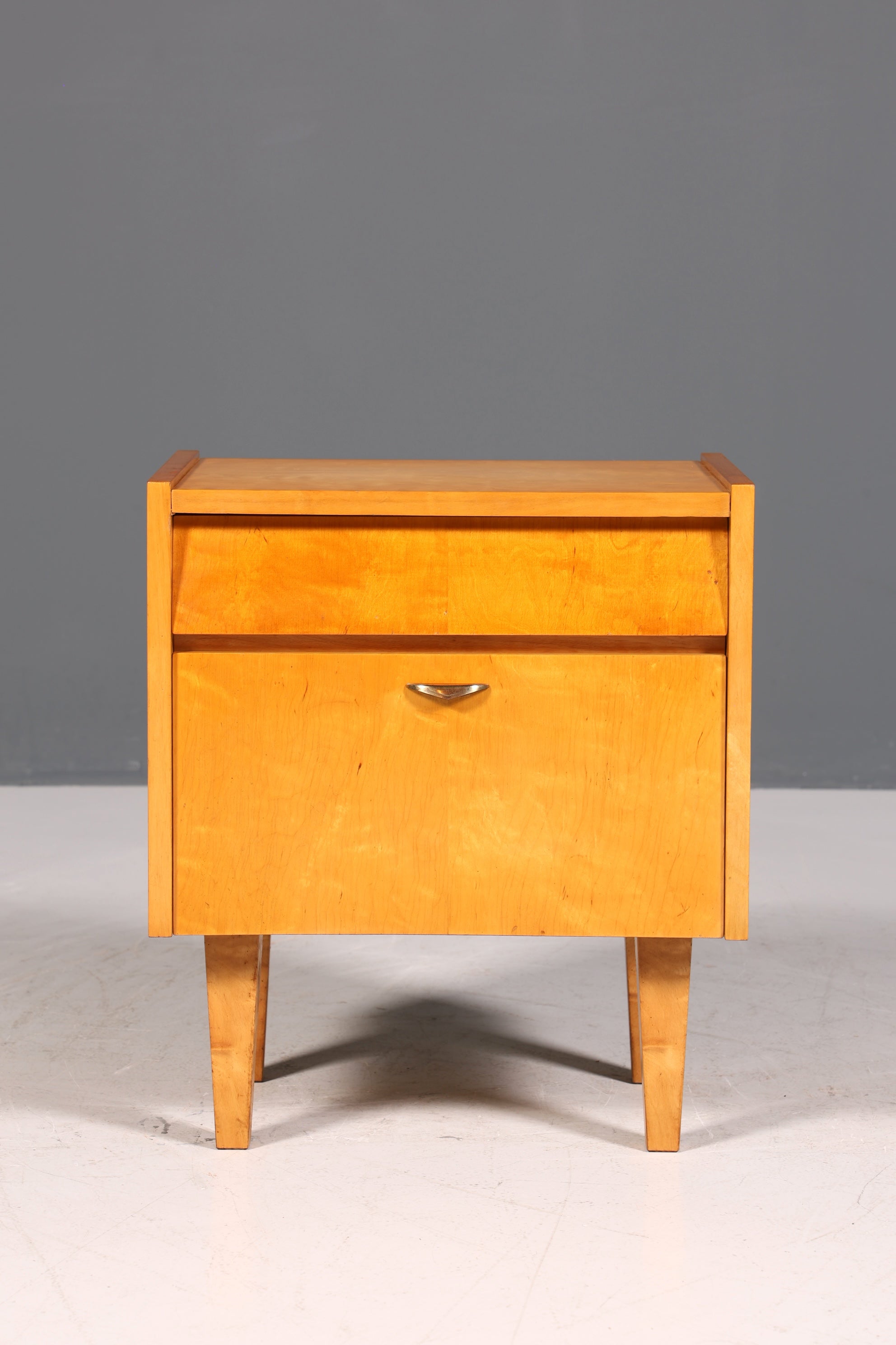 Commode vintage simple du milieu du siècle, meuble pliant, table de chevet de design danois, 1 sur 2