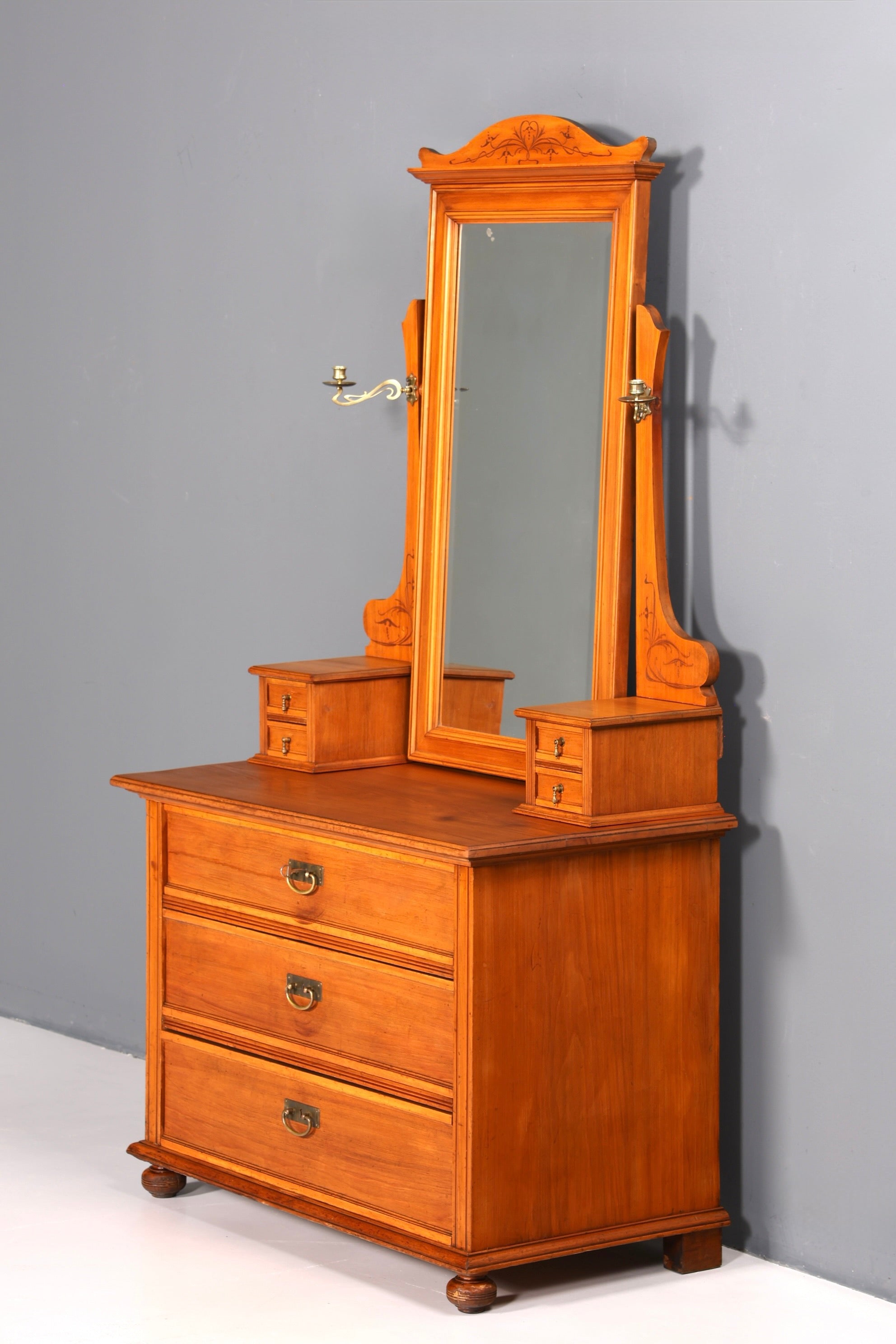 Buffet ancien Art Nouveau onirique avec miroir, commode d&