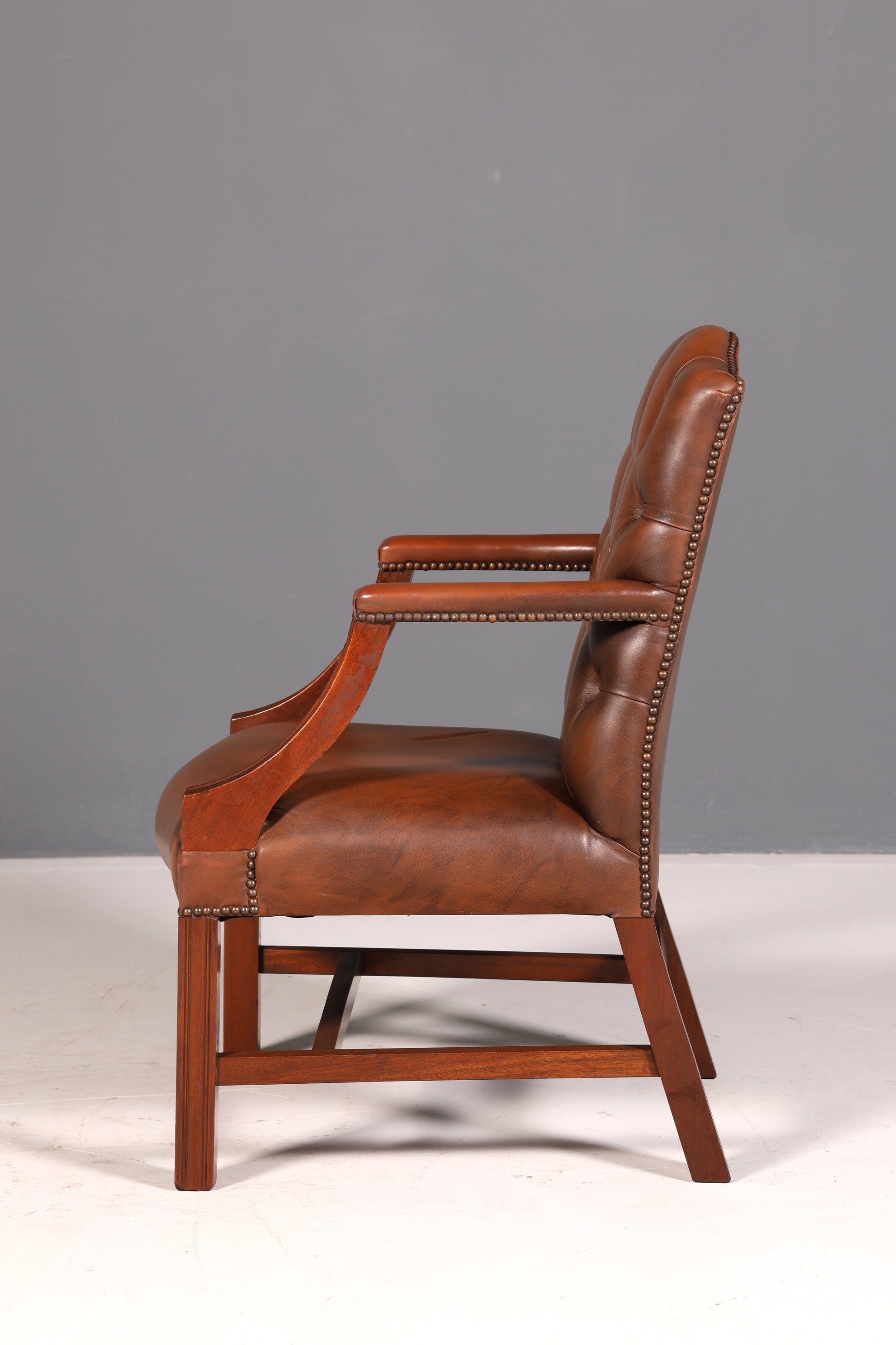 Wunderschöner Original Chesterfield Armlehnstuhl Braun Echt Leder Englisch Herrensessel Sekretär Stuhl Schreibtischstuhl Bürostuhl Antik 1 von 2